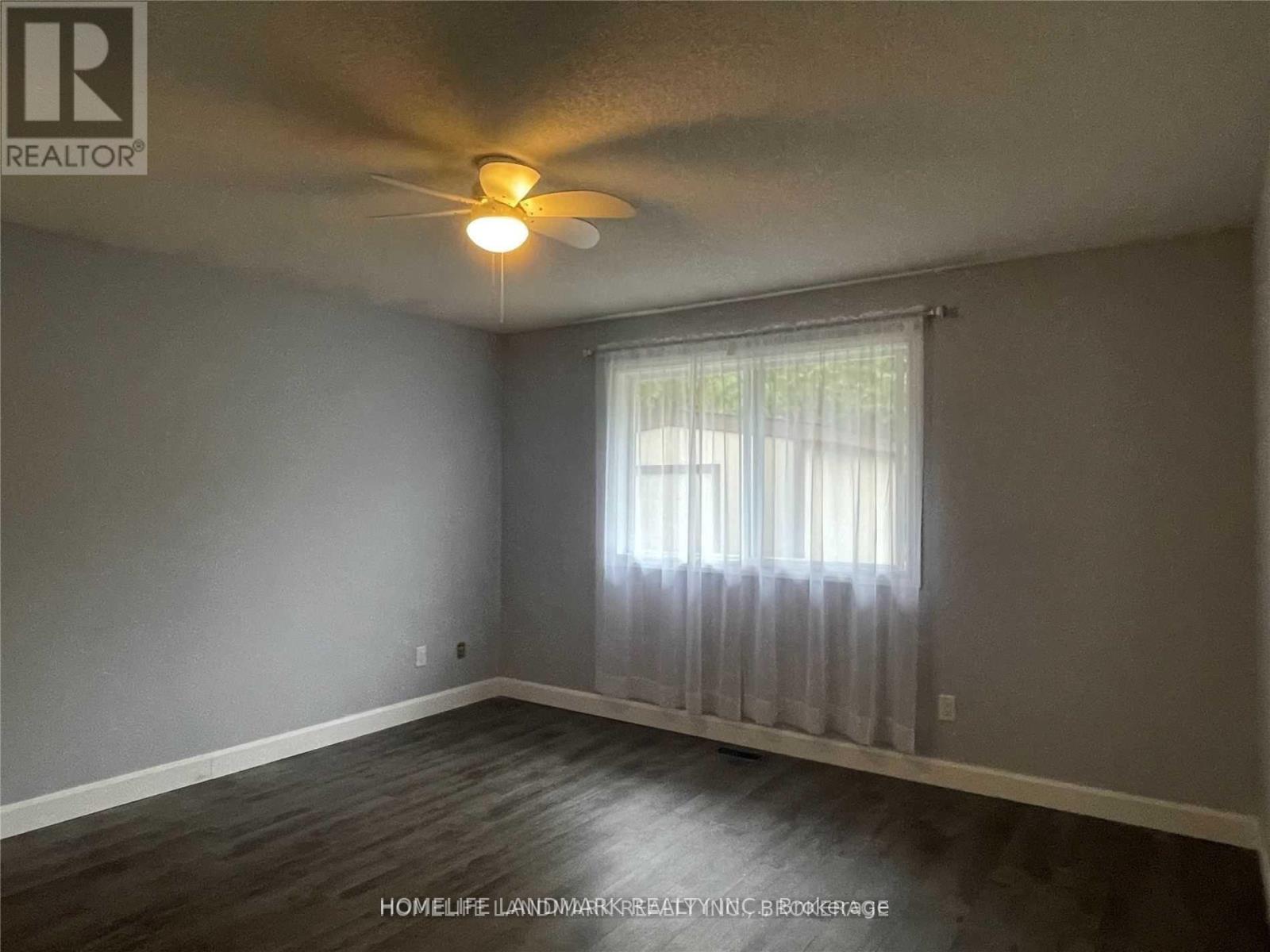 Upper - 2 Gibbon Drive, Barrie (Letitia Heights), Ontario  L4N 6G3 - Photo 3 - S13846148