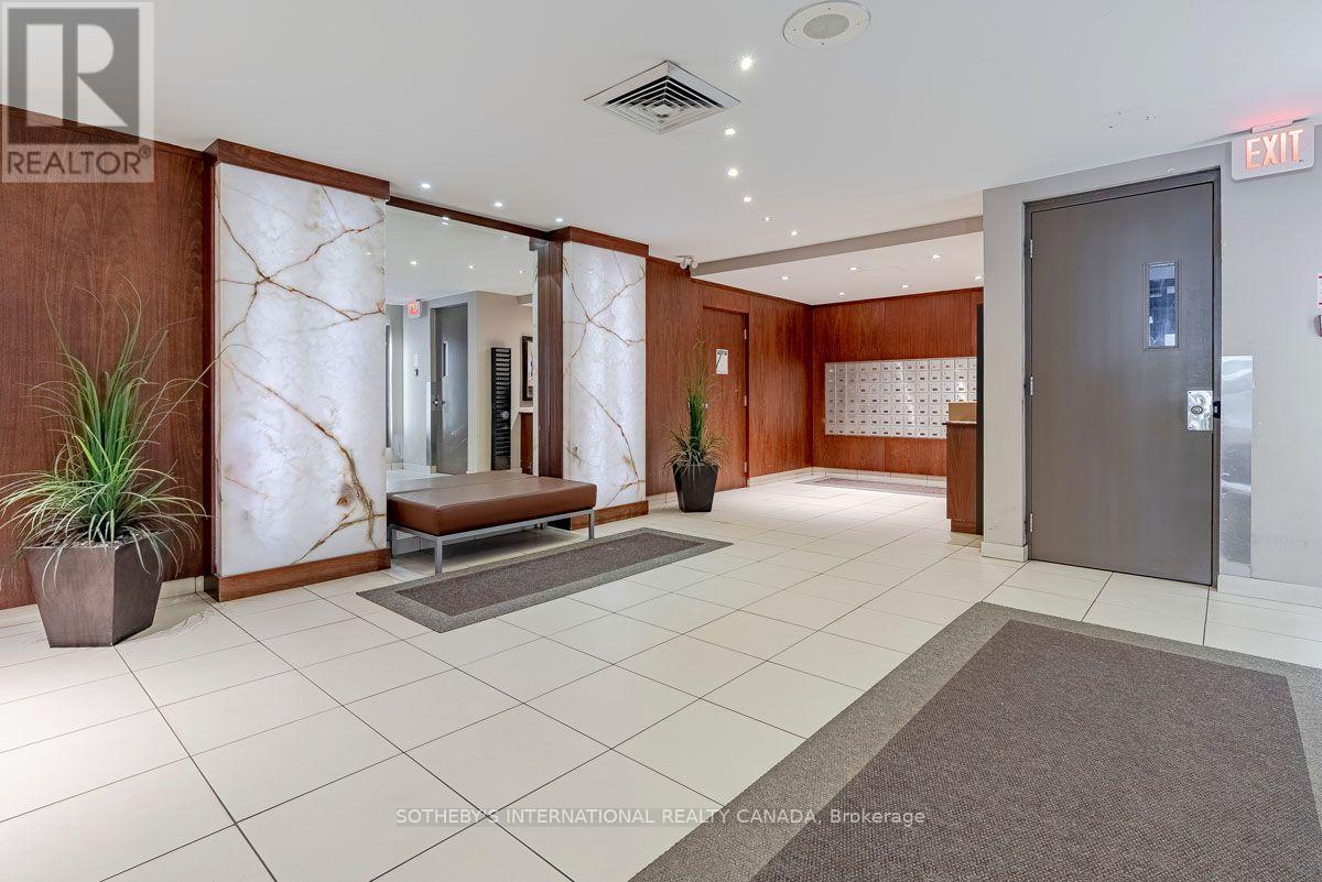 1004 - 720 Spadina Avenue, Toronto, Ontario  M5S 2T9 - Photo 2 - C13846184