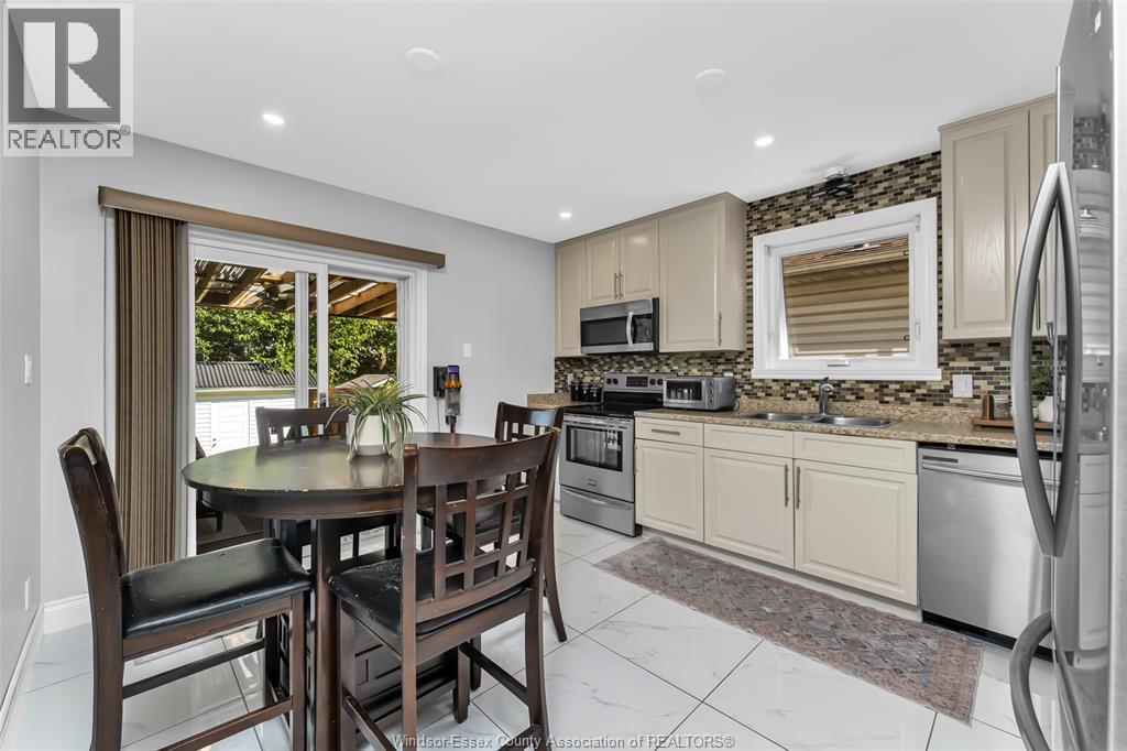 2222 Longfellow Avenue, Windsor, Ontario  N9B 3J8 - Photo 15 - 26023705