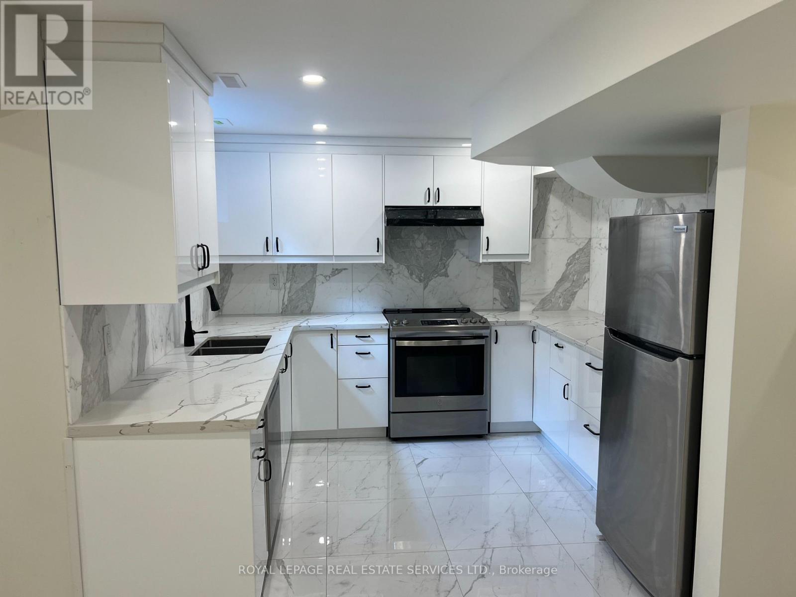 605 Patriot Lower Drive, Mississauga, Ontario  L5R 3S1 - Photo 3 - W13846124