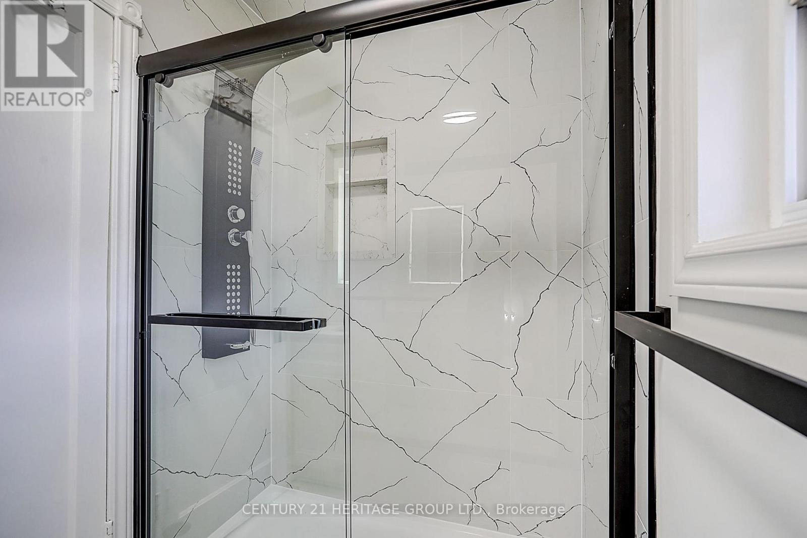 Main Floor Only - 441 Rimilton Avenue, Toronto, Ontario  M8W 2G7 - Photo 8 - W13846154