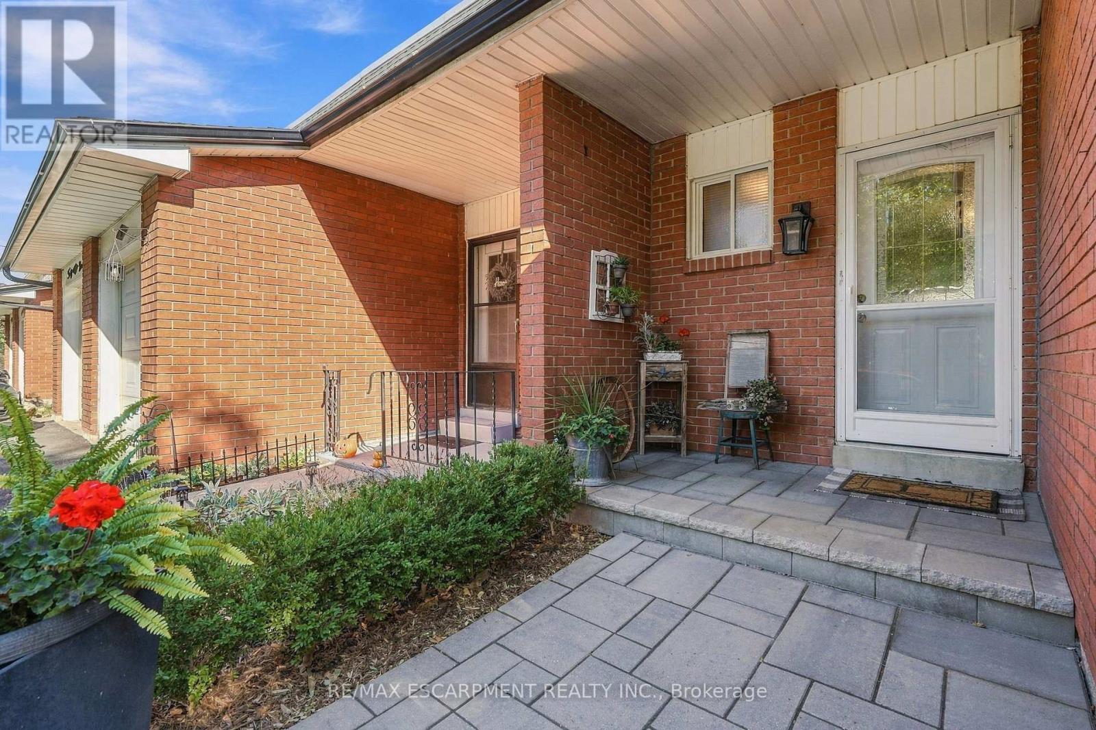 53 Bryna Avenue S, Hamilton, Ontario  L9A 4W9 - Photo 3 - X13846196