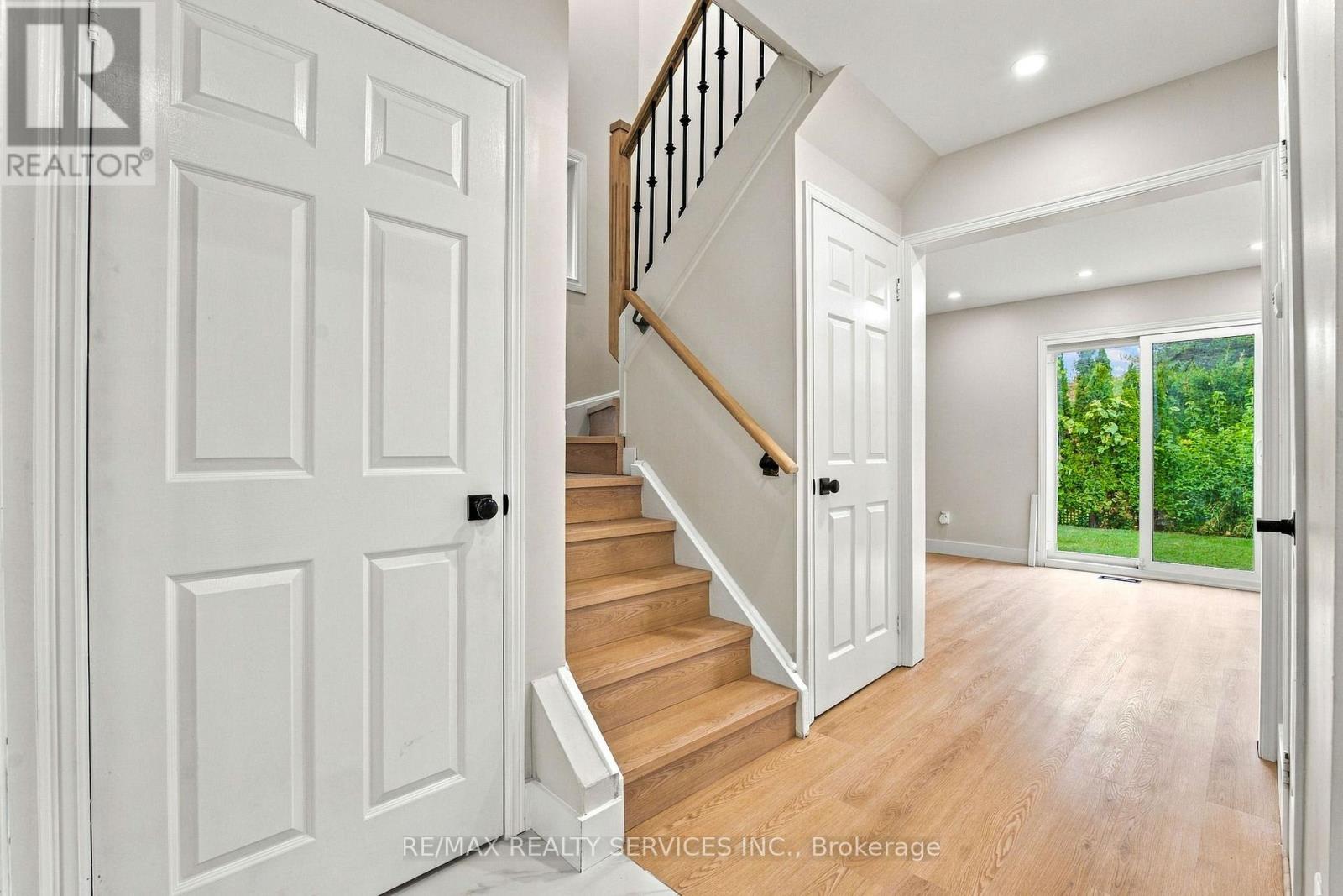 6 Scarbell Drive, Toronto, Ontario  M1C 3Z6 - Photo 7 - E13846188