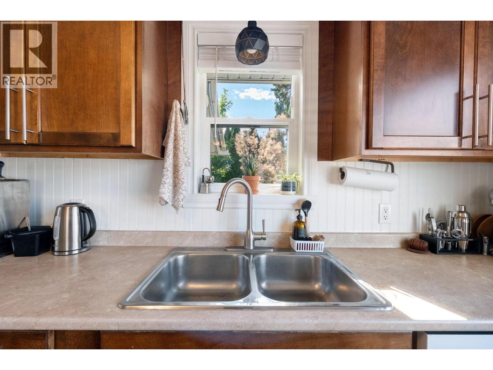 2202 42 Avenue, Vernon, British Columbia  V1T 3J3 - Photo 5 - 10400411