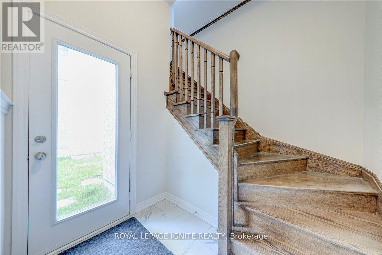 11 Waterleaf Road, Markham, Ontario  L6B 0Z3 - Photo 2 - N13846220