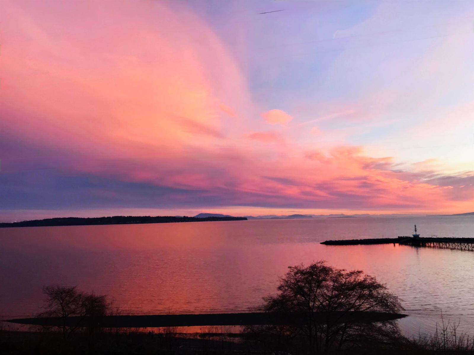 3rd Floor 15165 MARINE DRIVE, White Rock, British Columbia