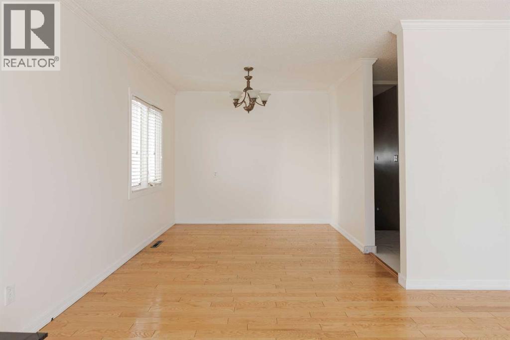 32 Moberly Crescent