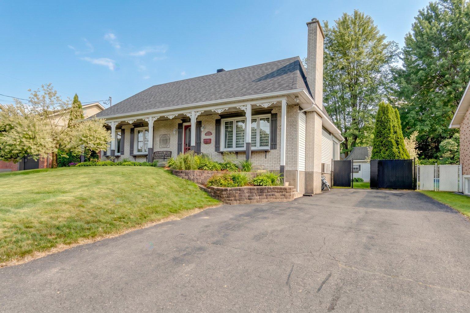 3209 Rue des Jardiniers Sorel-Tracy Quebec Canada J3R4Z3 2