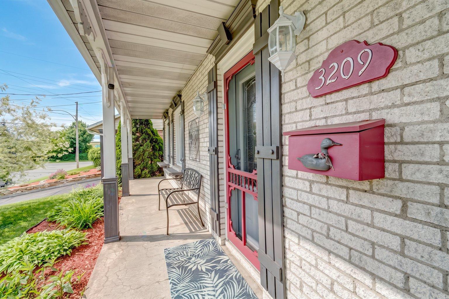 3209 Rue des Jardiniers Sorel-Tracy Quebec Canada J3R4Z3 3