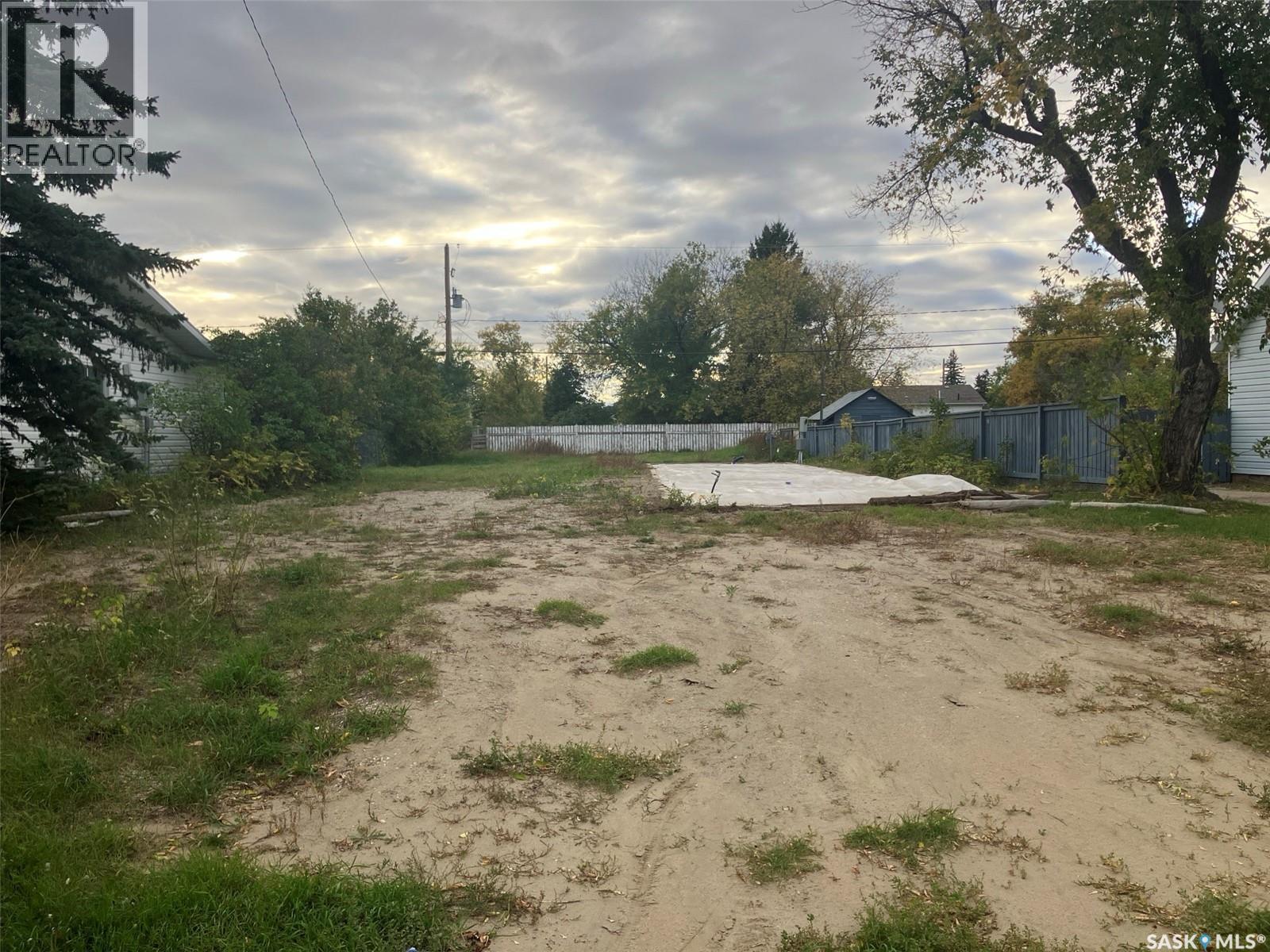 218 4th Street N, Nipawin, Saskatchewan  S0E 1E0 - Photo 1 - SK050042