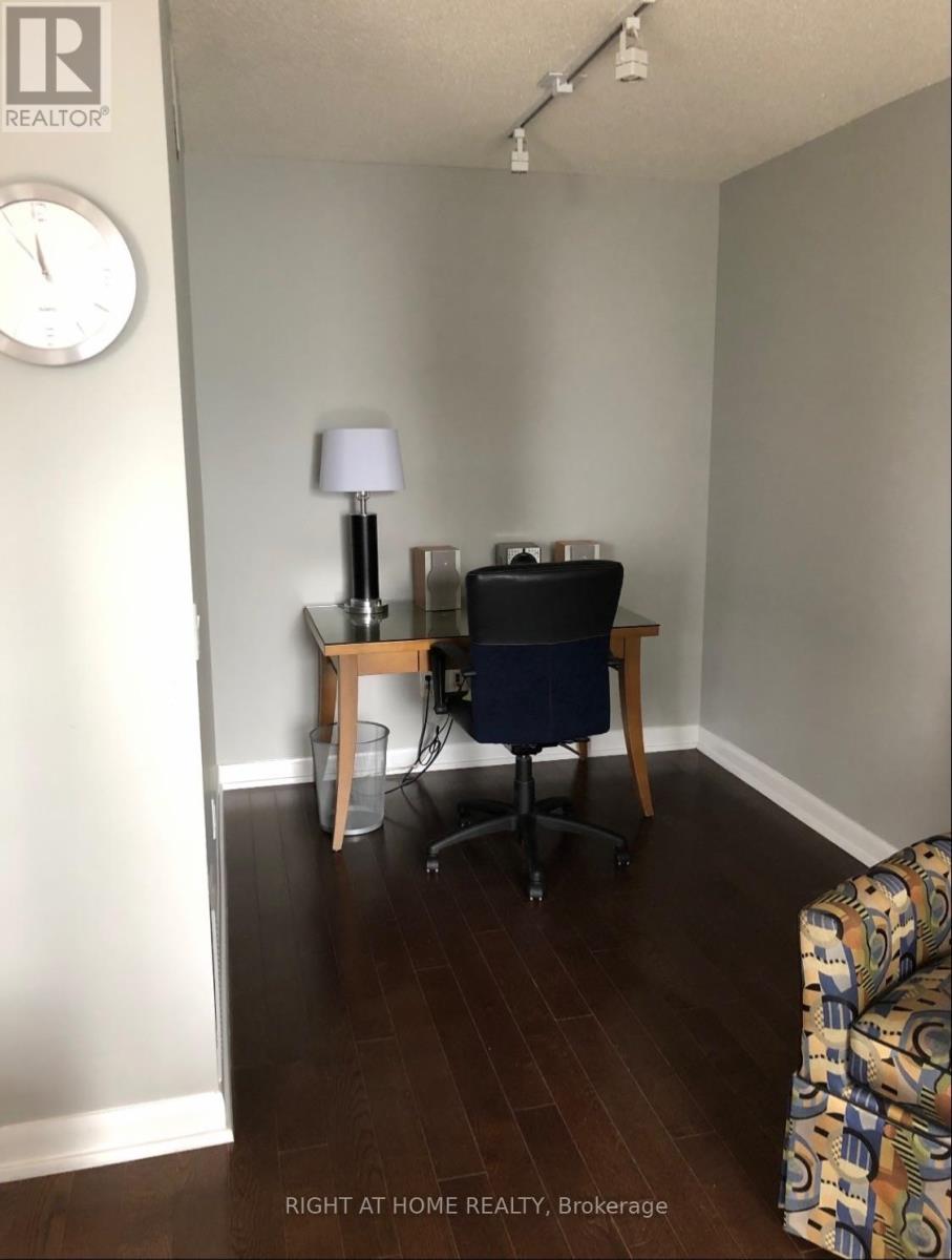 2105 - 33 Sheppard Avenue E, Toronto (Willowdale East), Ontario  M2N 7K1 - Photo 3 - C13846262