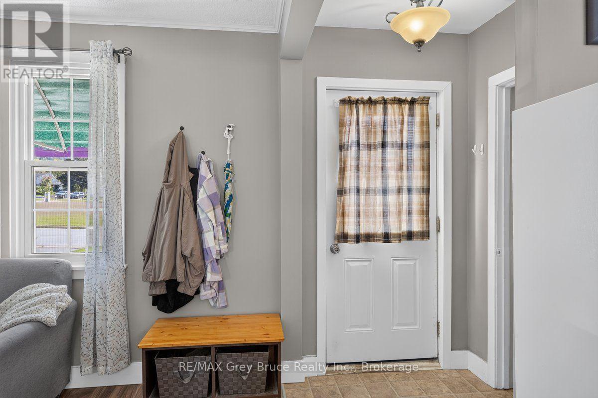 714 5th Street E, Owen Sound, Ontario  N4K 1E5 - Photo 5 - X13837476
