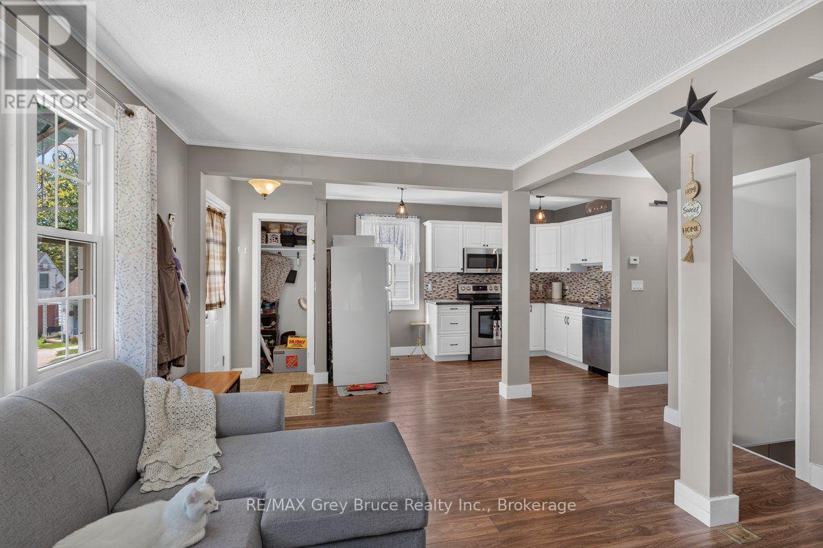 714 5th Street E, Owen Sound, Ontario  N4K 1E5 - Photo 8 - X13837476