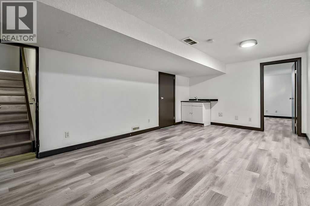 200 Bernard Drive Nw, Calgary, Alberta  T3K 2B7 - Photo 30 - A2339584