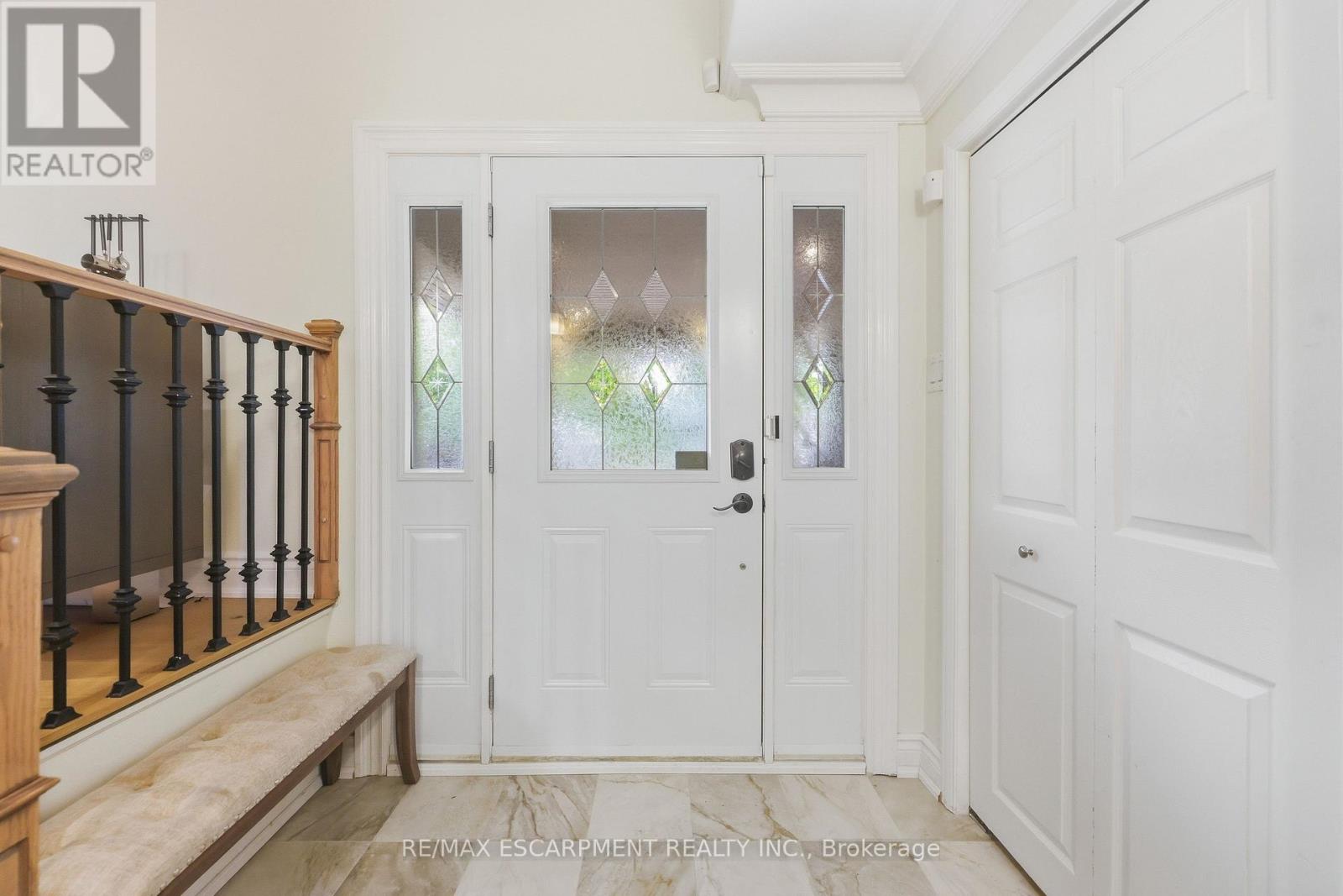 134 Fairwood Place W, Burlington (Bayview), Ontario  L7T 4B6 - Photo 5 - W13846288