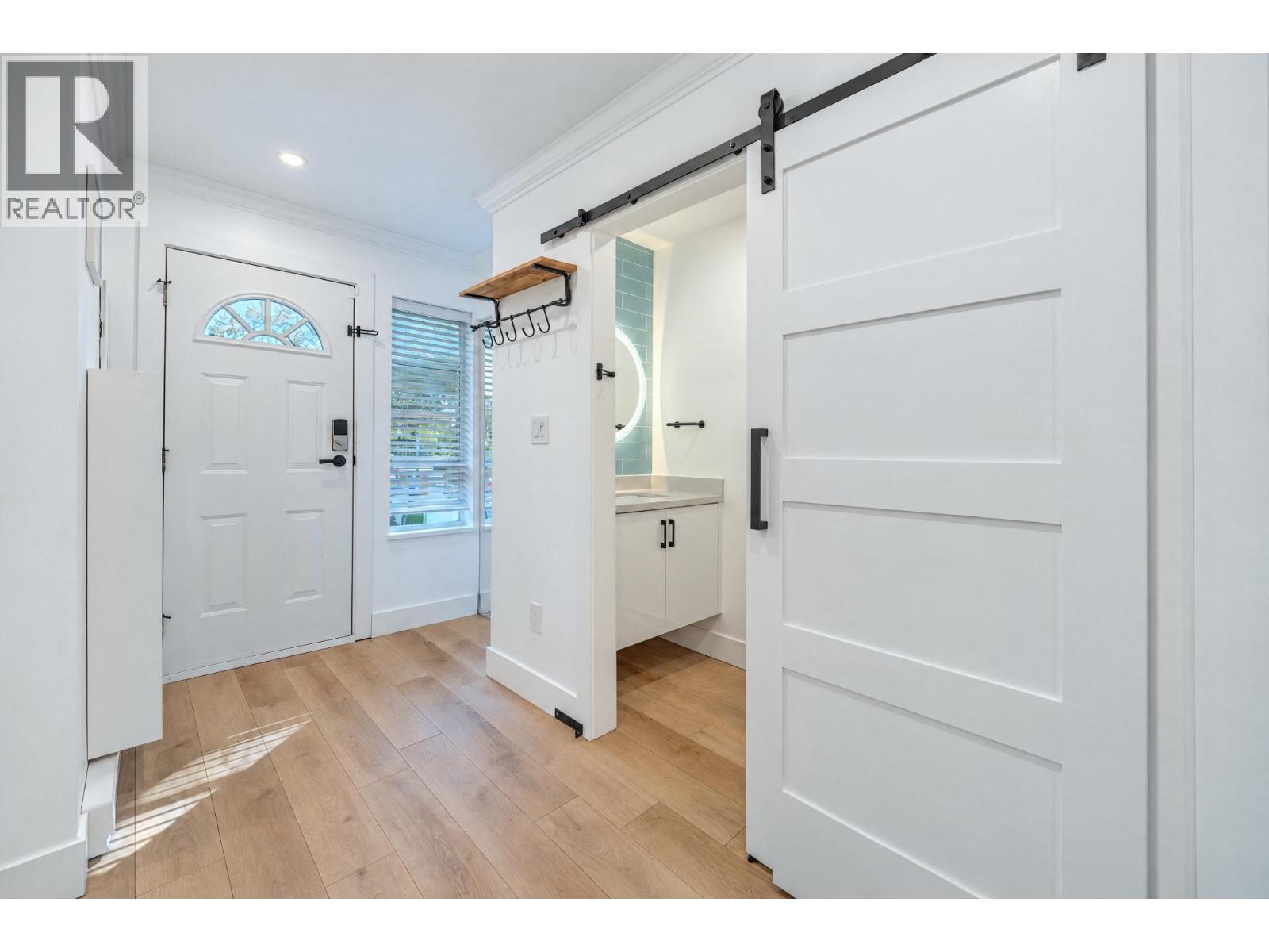 29 4311 Sophia Street, Vancouver, British Columbia  V5V 3V6 - Photo 2 - R3170381