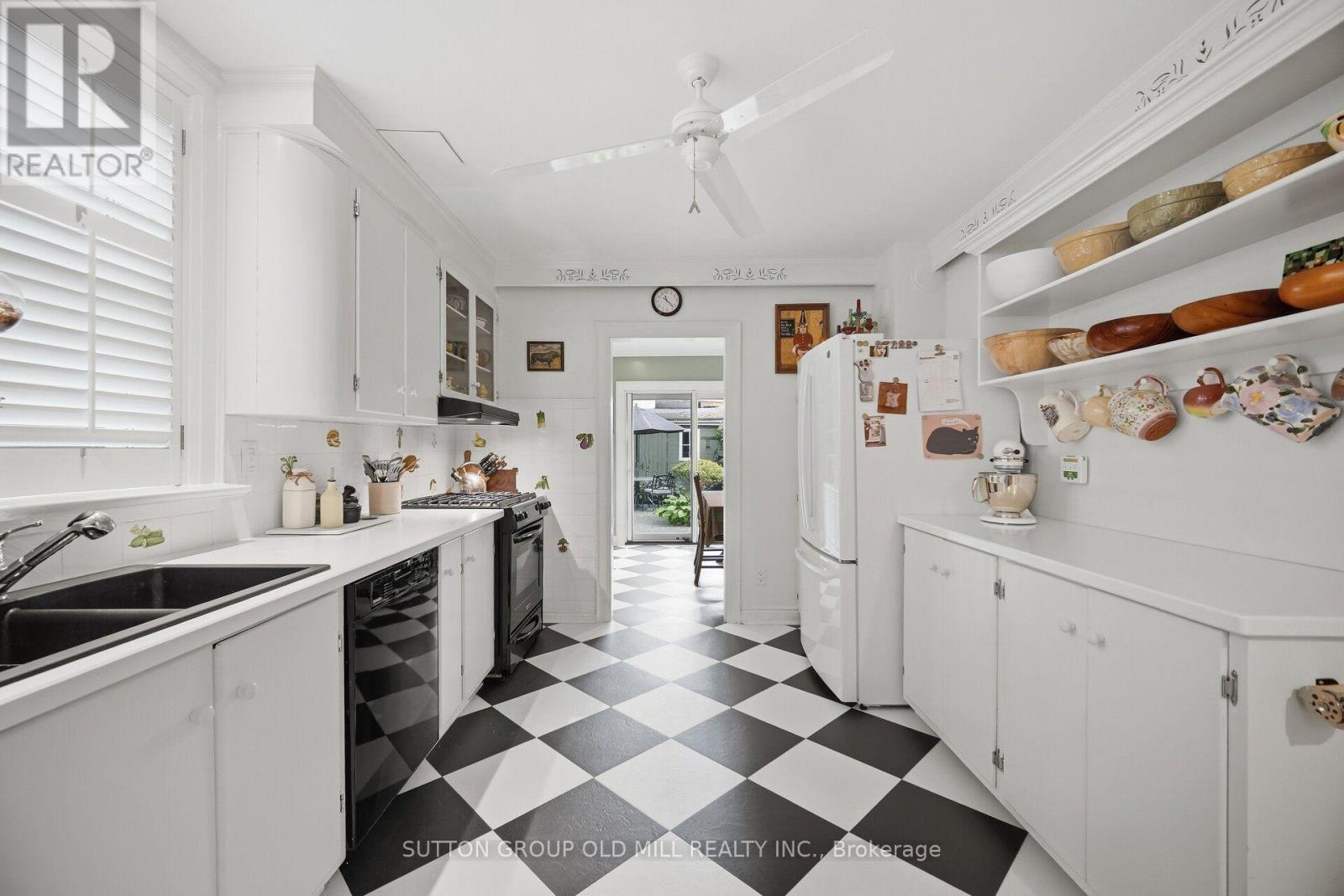 111 Palmerston Avenue, Toronto, Ontario  M6J 2J2 - Photo 7 - C13845778