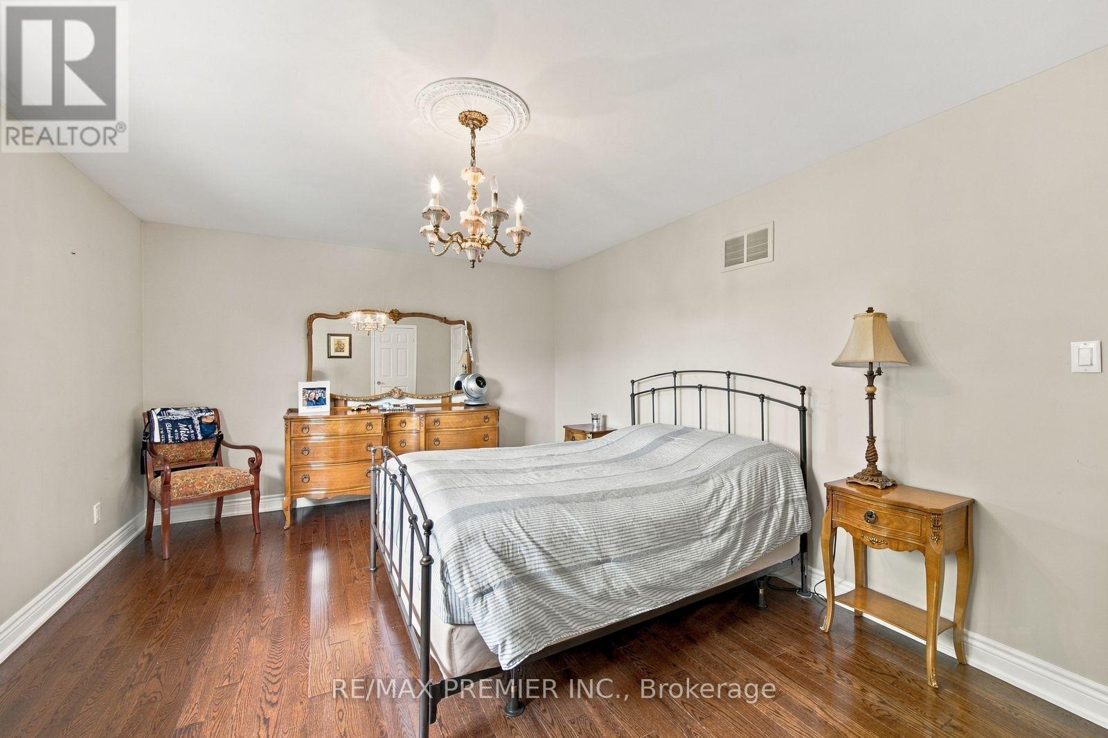 98 Cairnburg Place, Vaughan, Ontario  L4L 3L5 - Photo 37 - N13846192
