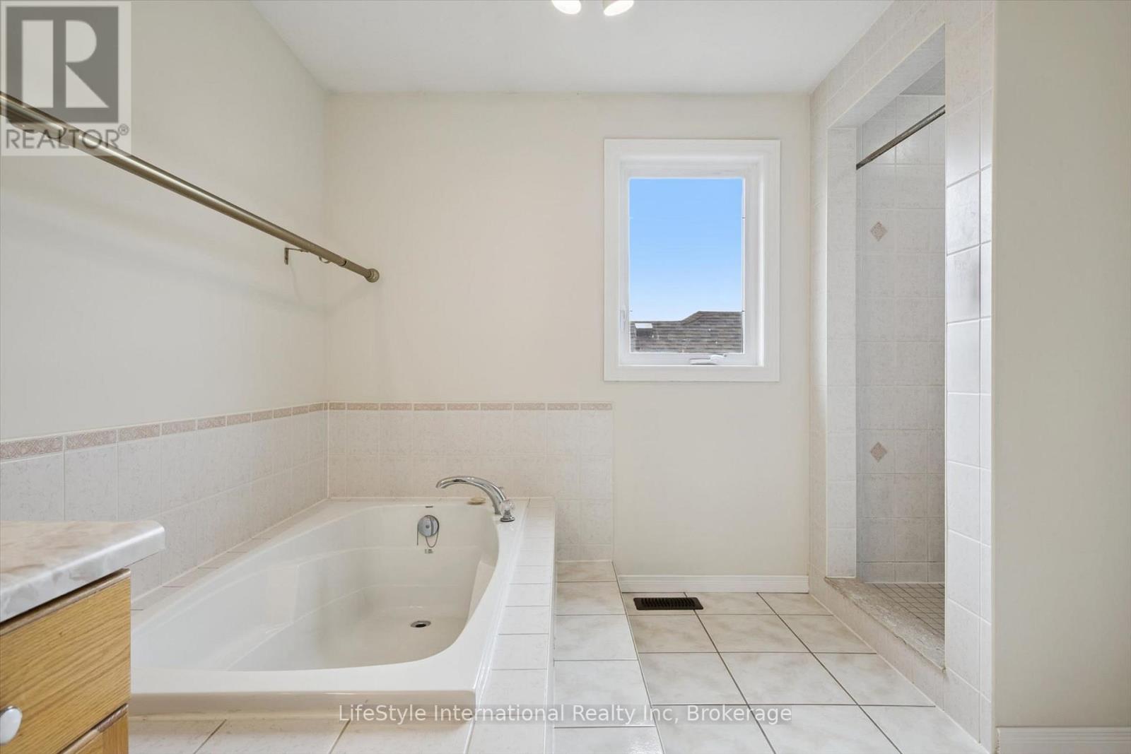4 Davis Street, Guelph, Ontario  N1E 0A2 - Photo 34 - X13841214