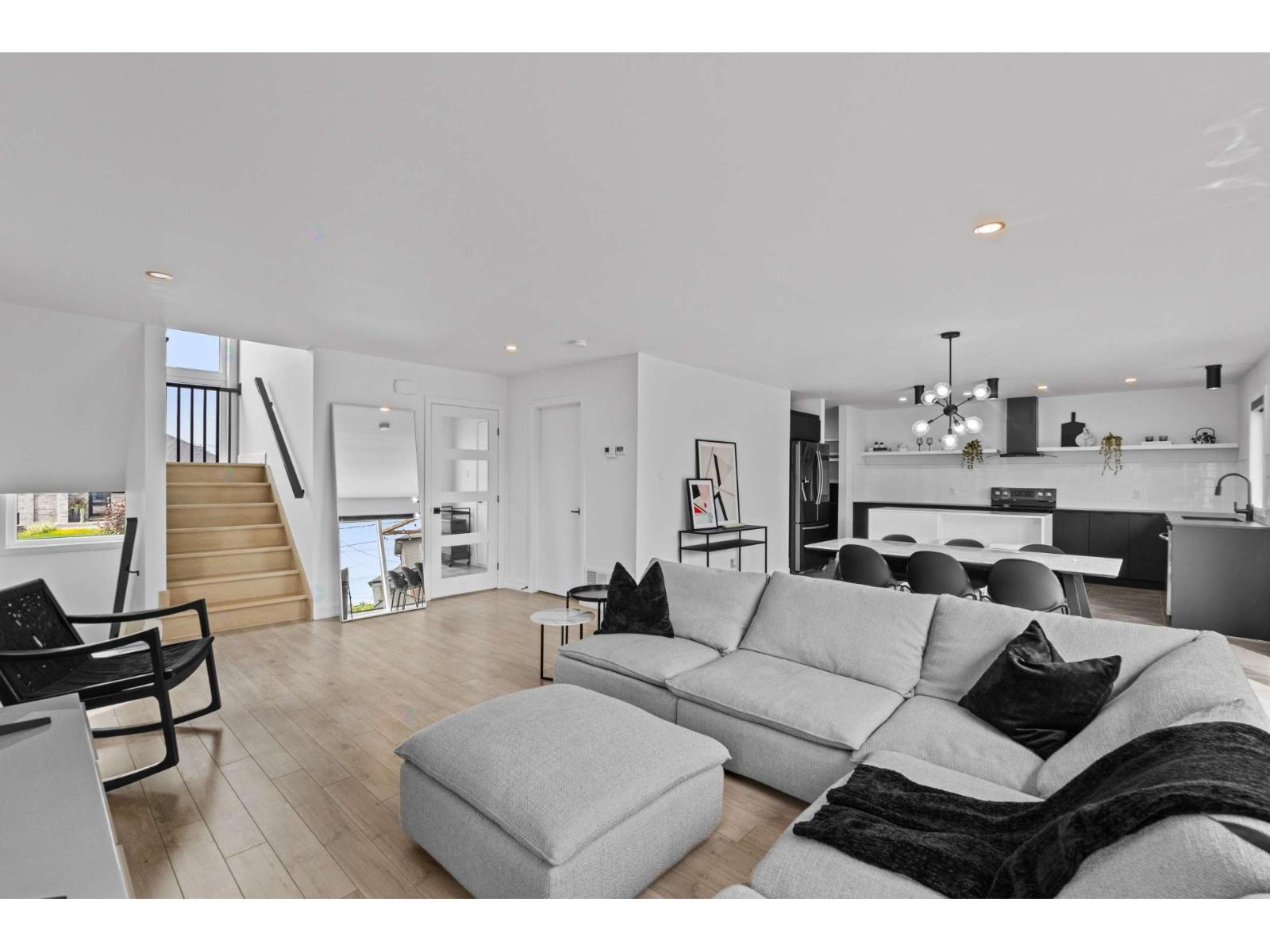 30 Av. des Tilleuls Salaberry-de-Valleyfield Quebec Canada J6T0G1 5