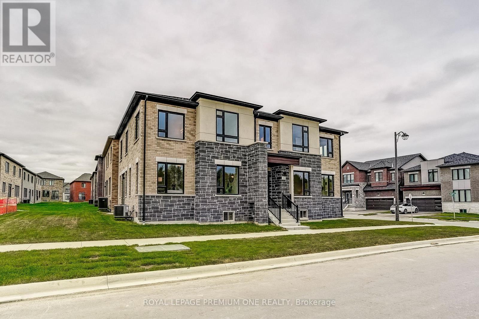 30 Percheron Court, Markham, Ontario  L6C 3T9 - Photo 2 - N13570934