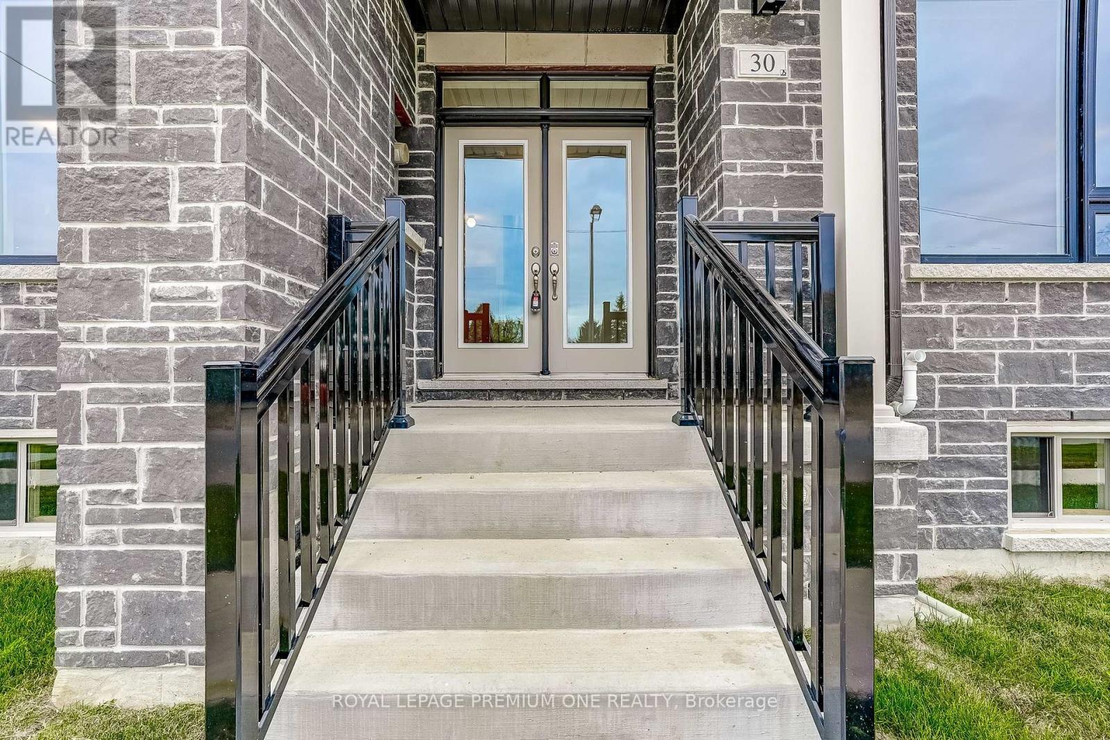 30 Percheron Court, Markham, Ontario  L6C 3T9 - Photo 4 - N13570934