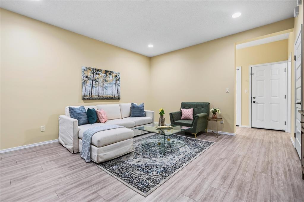 301 Cartesian Gate, Winnipeg, Manitoba  R2P 1W8 - Photo 4 - 202624393