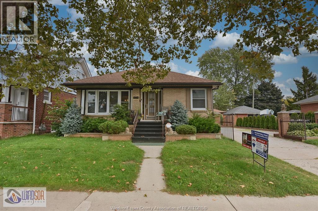 1534 PILLETTE ROAD, Windsor, Ontario