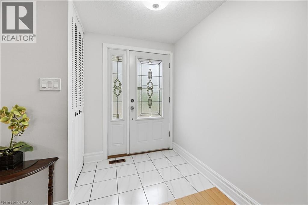 2066 Brant Street Unit# 2, Burlington, Ontario  L7P 3A6 - Photo 3 - 40850155