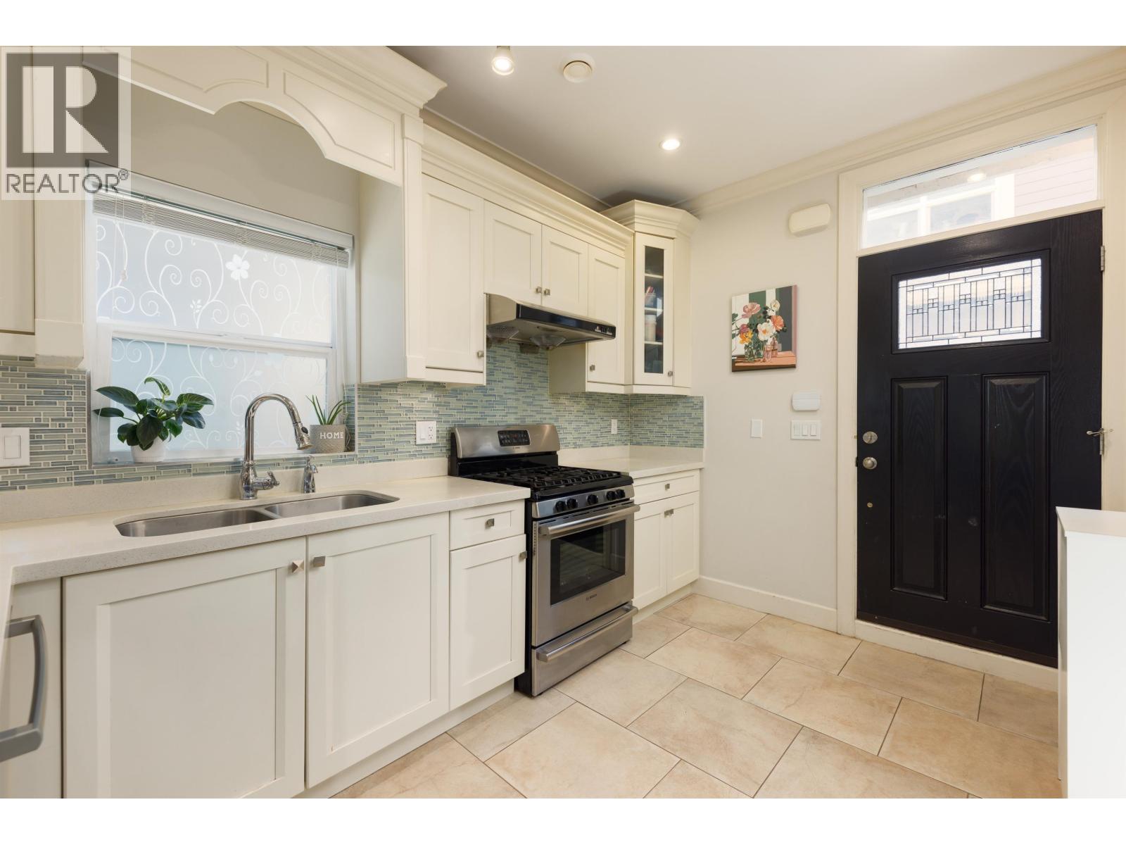 1176 E King Edward Avenue, Vancouver, British Columbia  V5V 2G2 - Photo 11 - R3171035