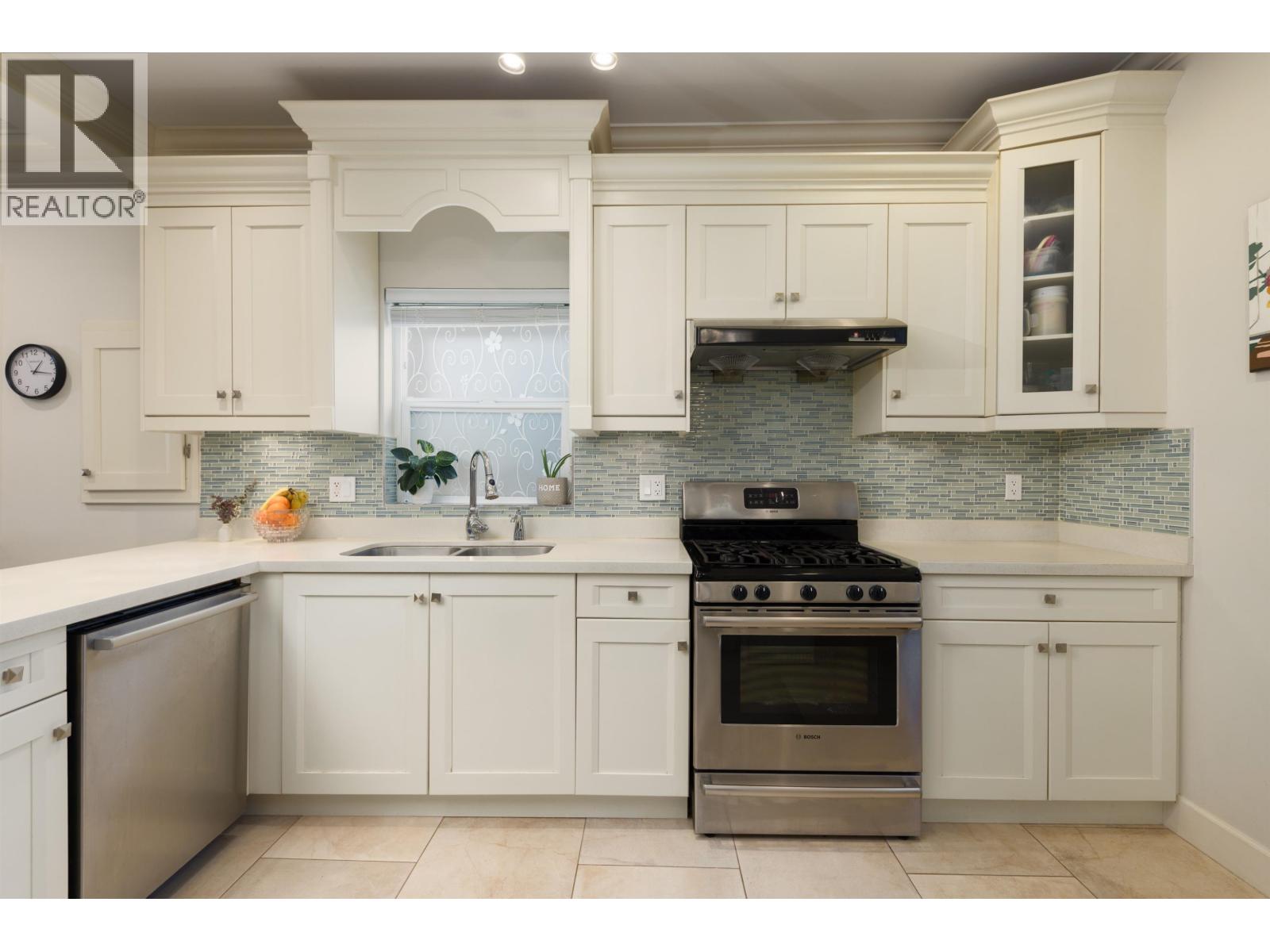 1176 E King Edward Avenue, Vancouver, British Columbia  V5V 2G2 - Photo 12 - R3171035