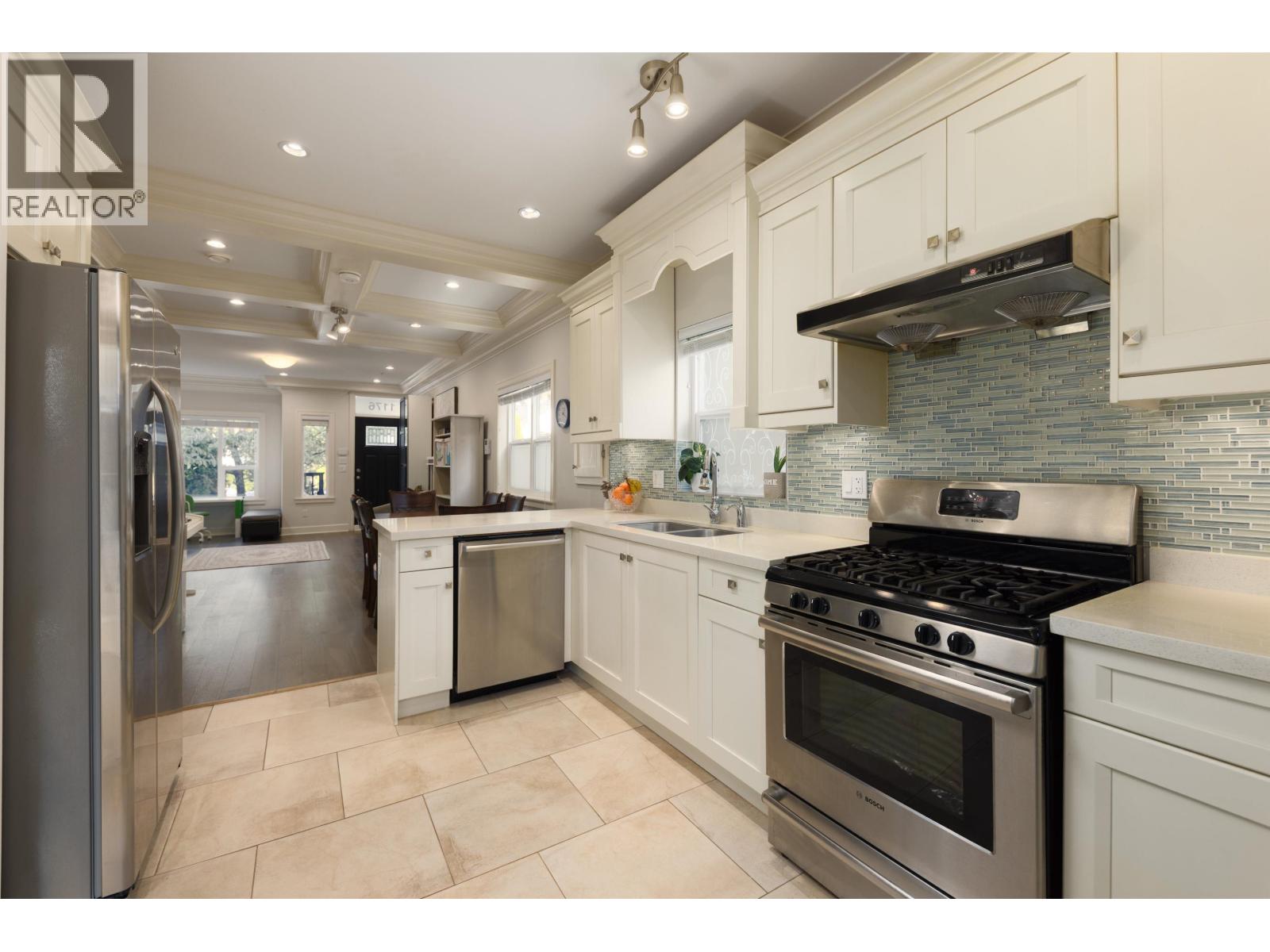 1176 E King Edward Avenue, Vancouver, British Columbia  V5V 2G2 - Photo 13 - R3171035