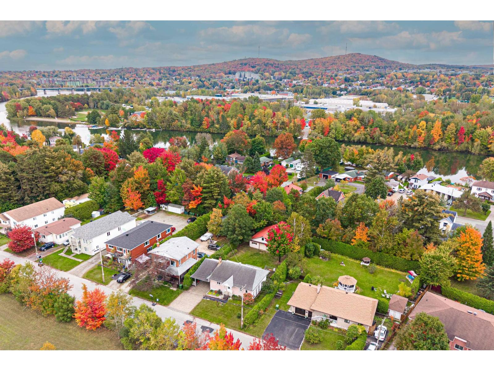 2482 Rue Hertel Sherbrooke (Les Nations) Quebec Canada J1J2J2 2