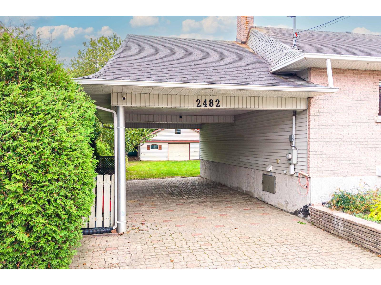 2482 Rue Hertel Sherbrooke (Les Nations) Quebec Canada J1J2J2 5