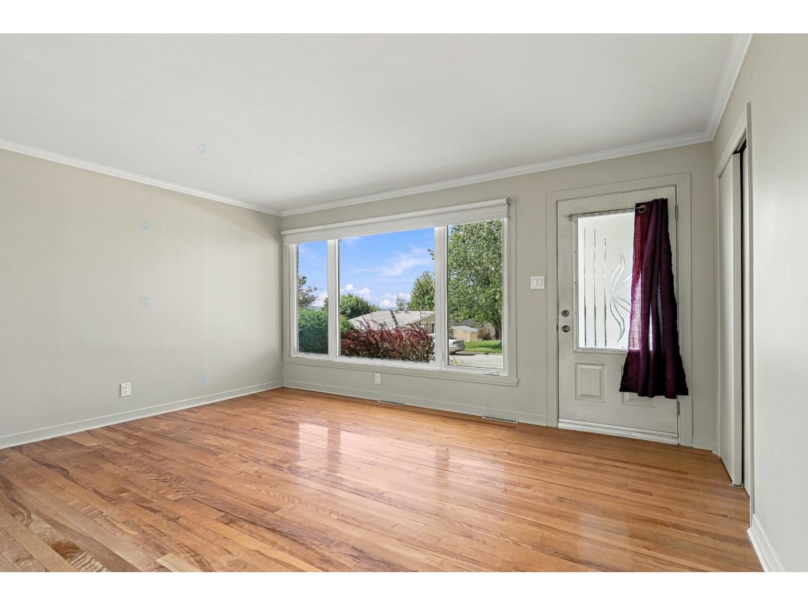 971 Rue des Muguets Sherbrooke (Fleurimont) Quebec Canada J1E1K2 2