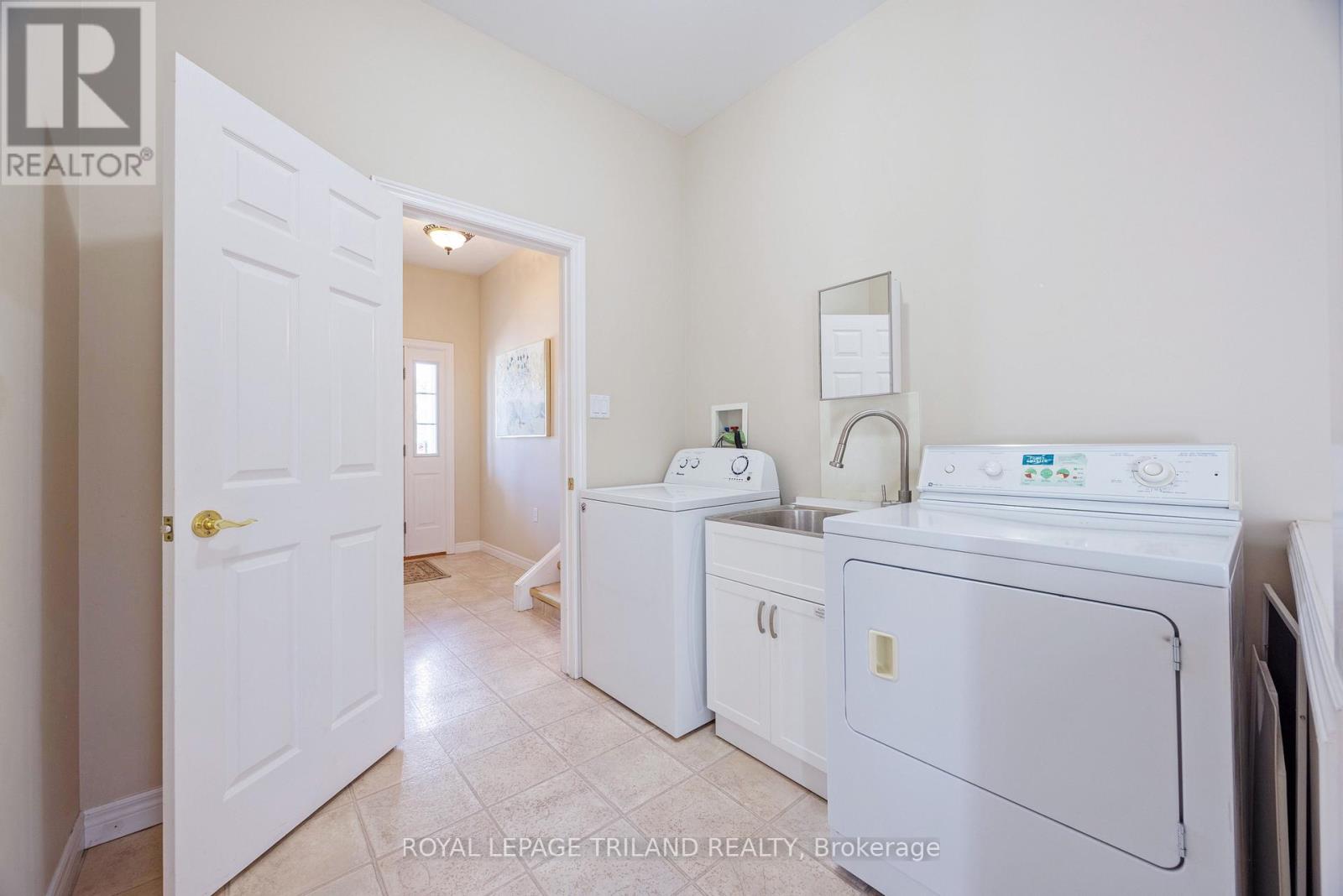 10001 Wellington Road, Southwold, Ontario  N5P 3T1 - Photo 10 - X13846530