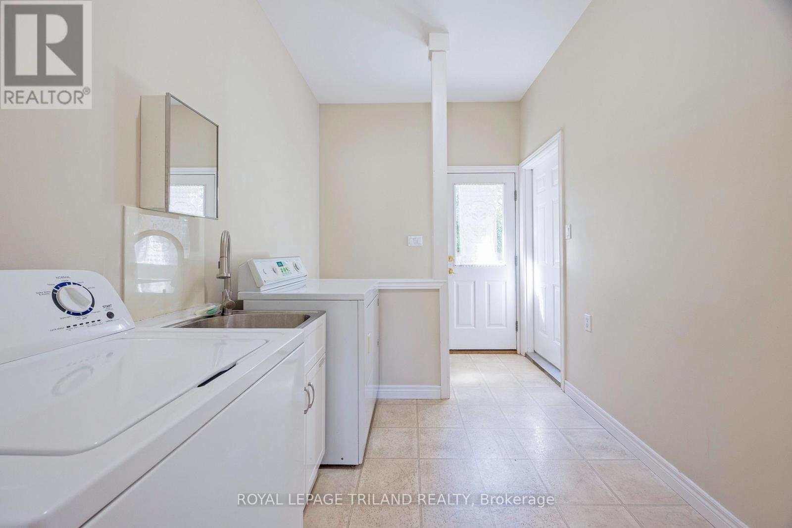 10001 Wellington Road, Southwold, Ontario  N5P 3T1 - Photo 9 - X13846530