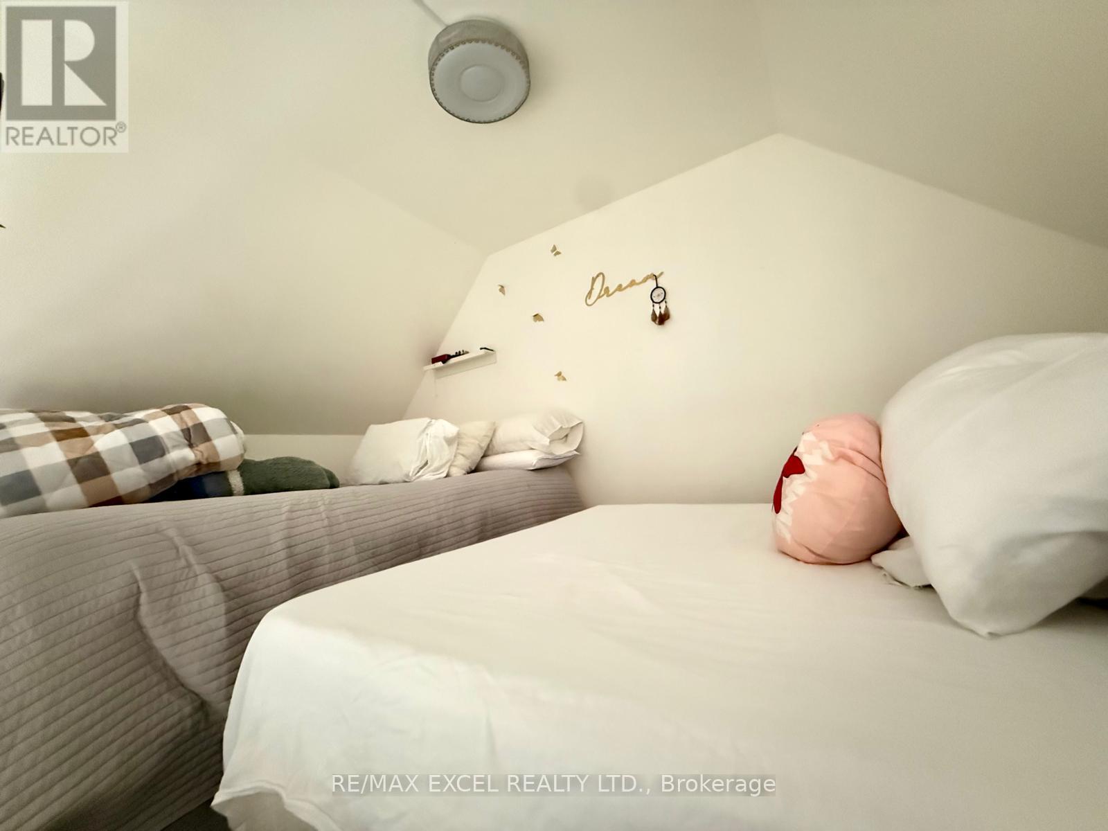 305 - 666 St Clair Avenue W, Toronto, Ontario  M6C 1B1 - Photo 15 - C13846488