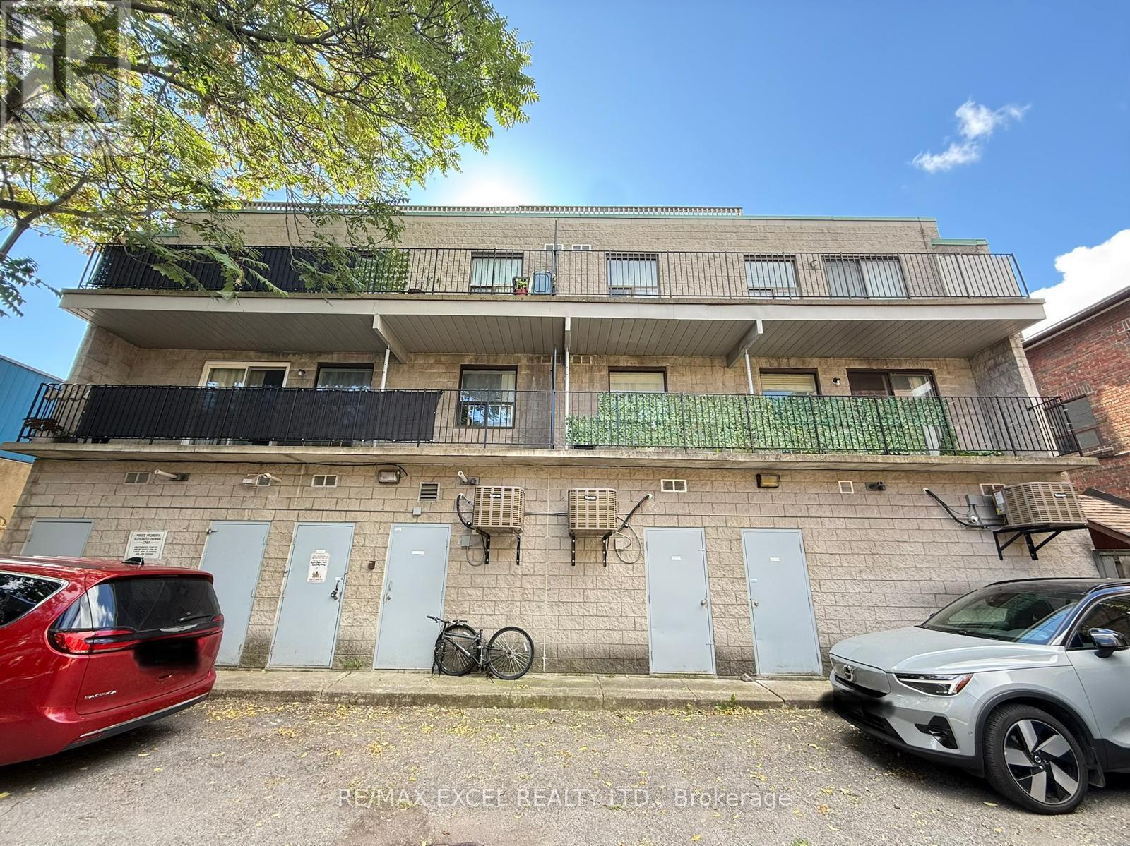 305 - 666 St Clair Avenue W, Toronto, Ontario  M6C 1B1 - Photo 6 - C13846488