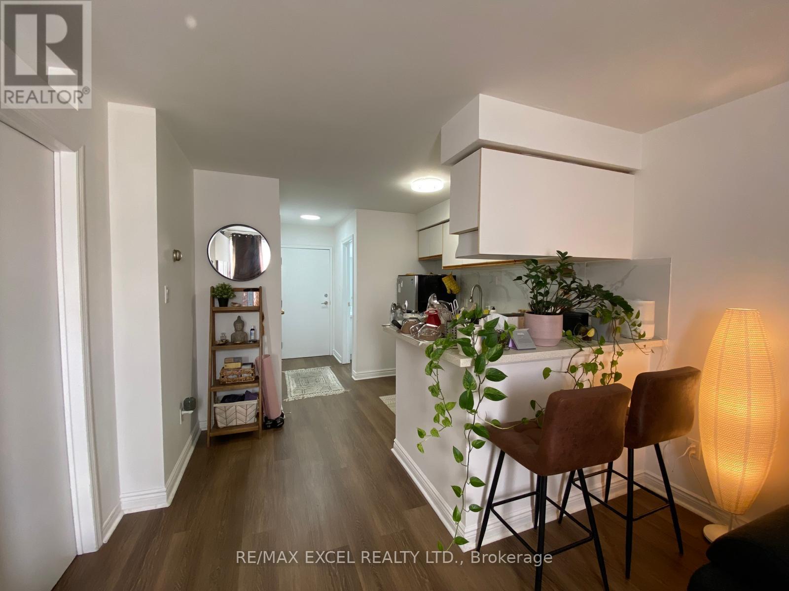 203 - 666 St Clair Avenue W, Toronto, Ontario  M6C 1B1 - Photo 11 - C13846512