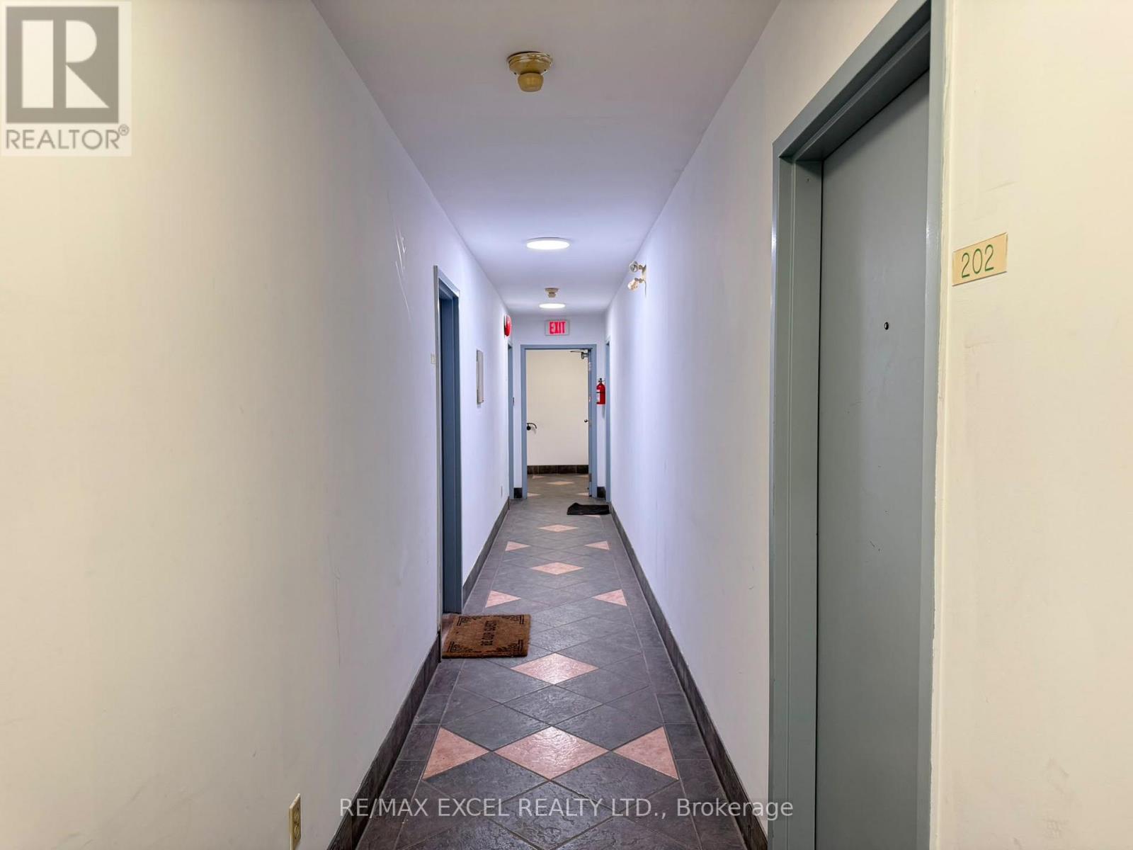 203 - 666 St Clair Avenue W, Toronto, Ontario  M6C 1B1 - Photo 9 - C13846512