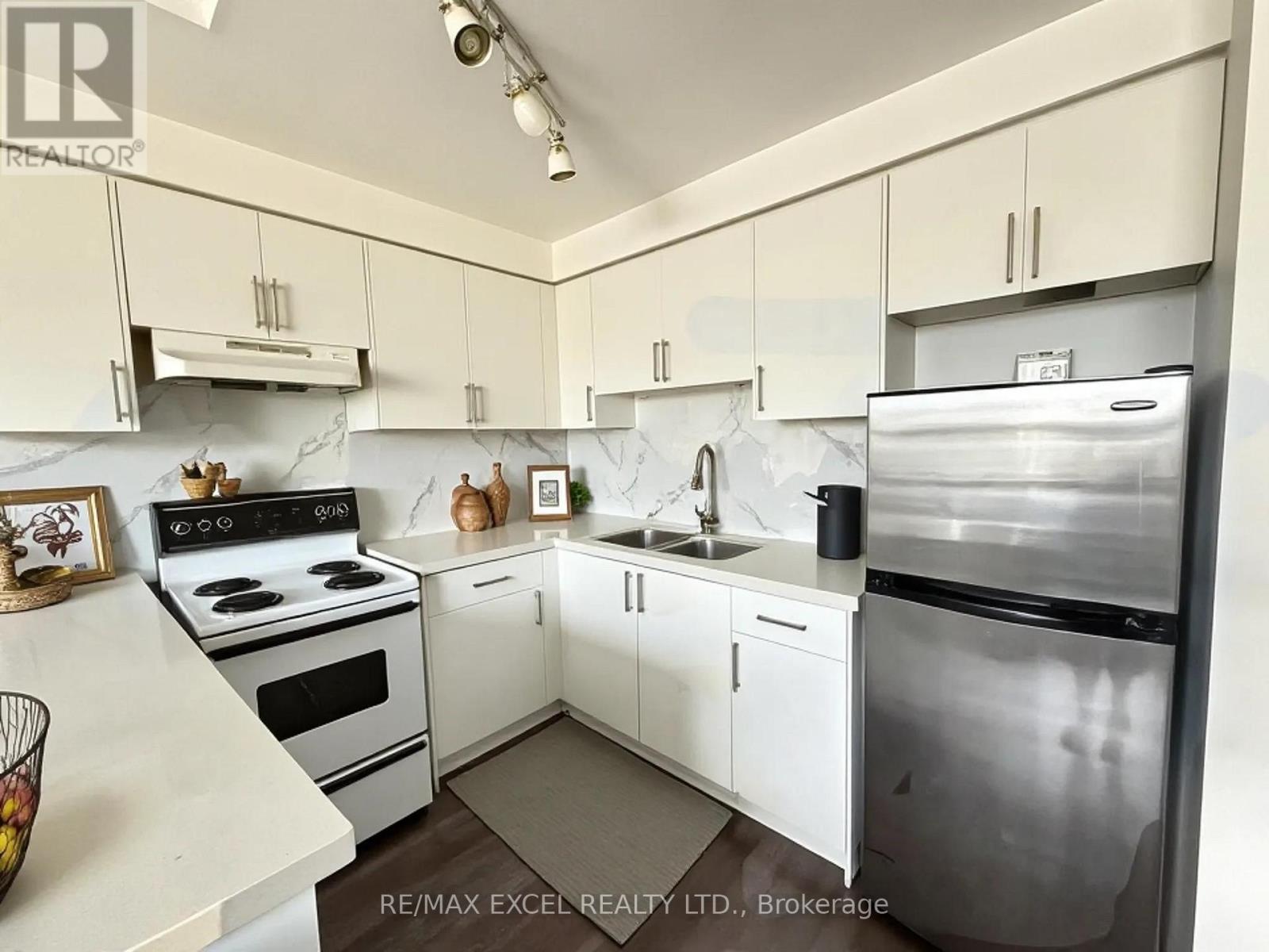 304 - 666 St Clair Avenue, Toronto, Ontario  M6C 1B1 - Photo 14 - C13846532