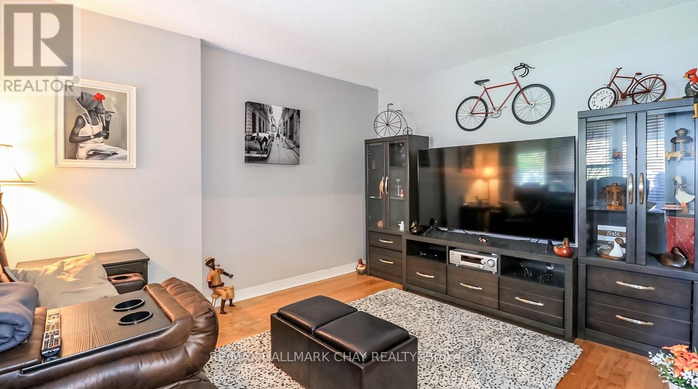 79 Browning Trail, Barrie, Ontario  L4N 6J4 - Photo 5 - S13846500
