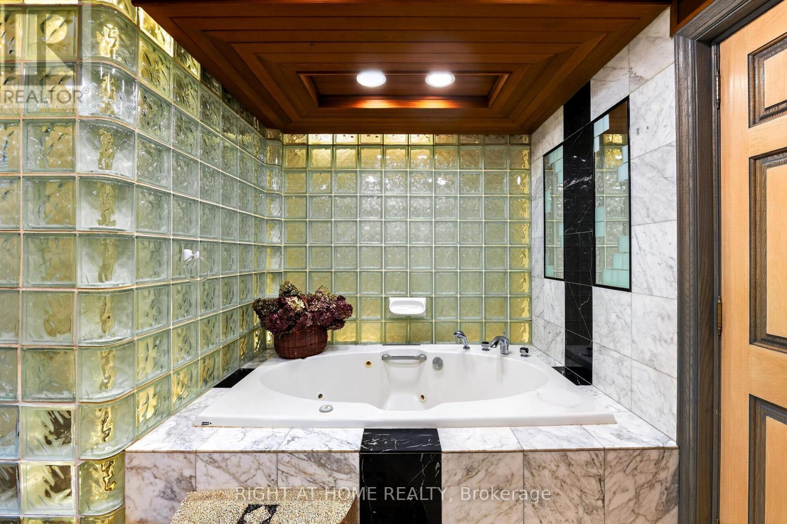397 Maple Leaf Drive, Toronto, Ontario  M6L 1P4 - Photo 24 - W13846522