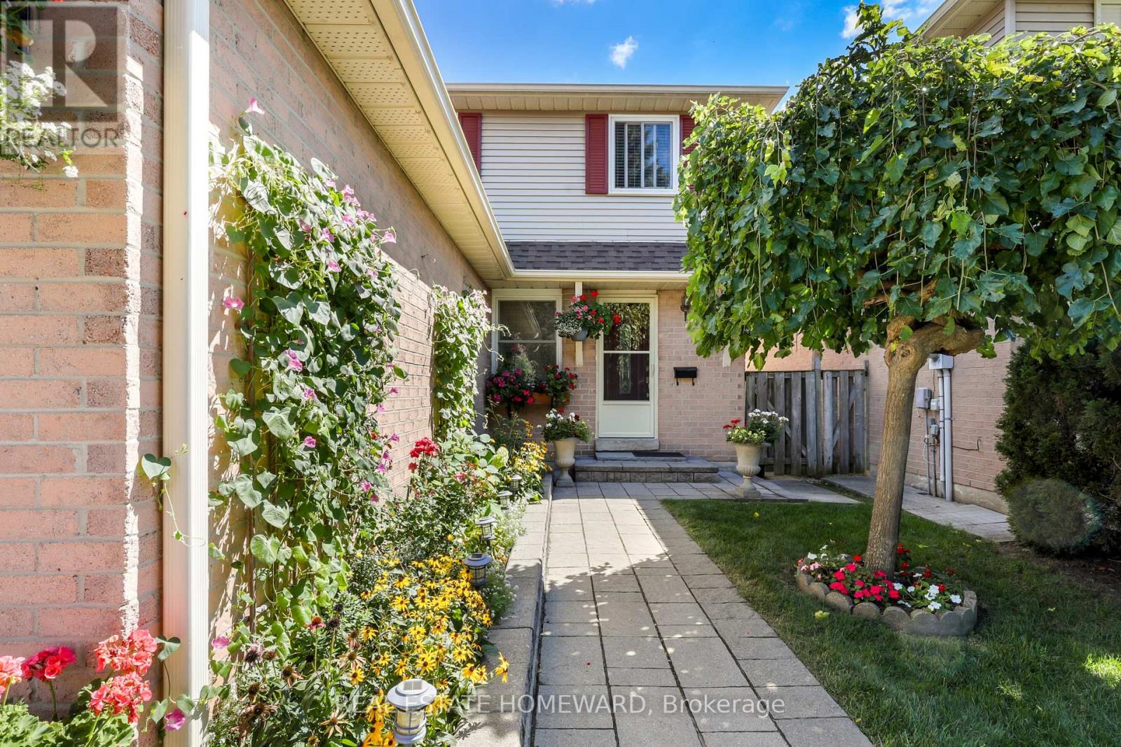 6399 Colebrook Crescent, Mississauga, Ontario  L5N 3E3 - Photo 3 - W13846568
