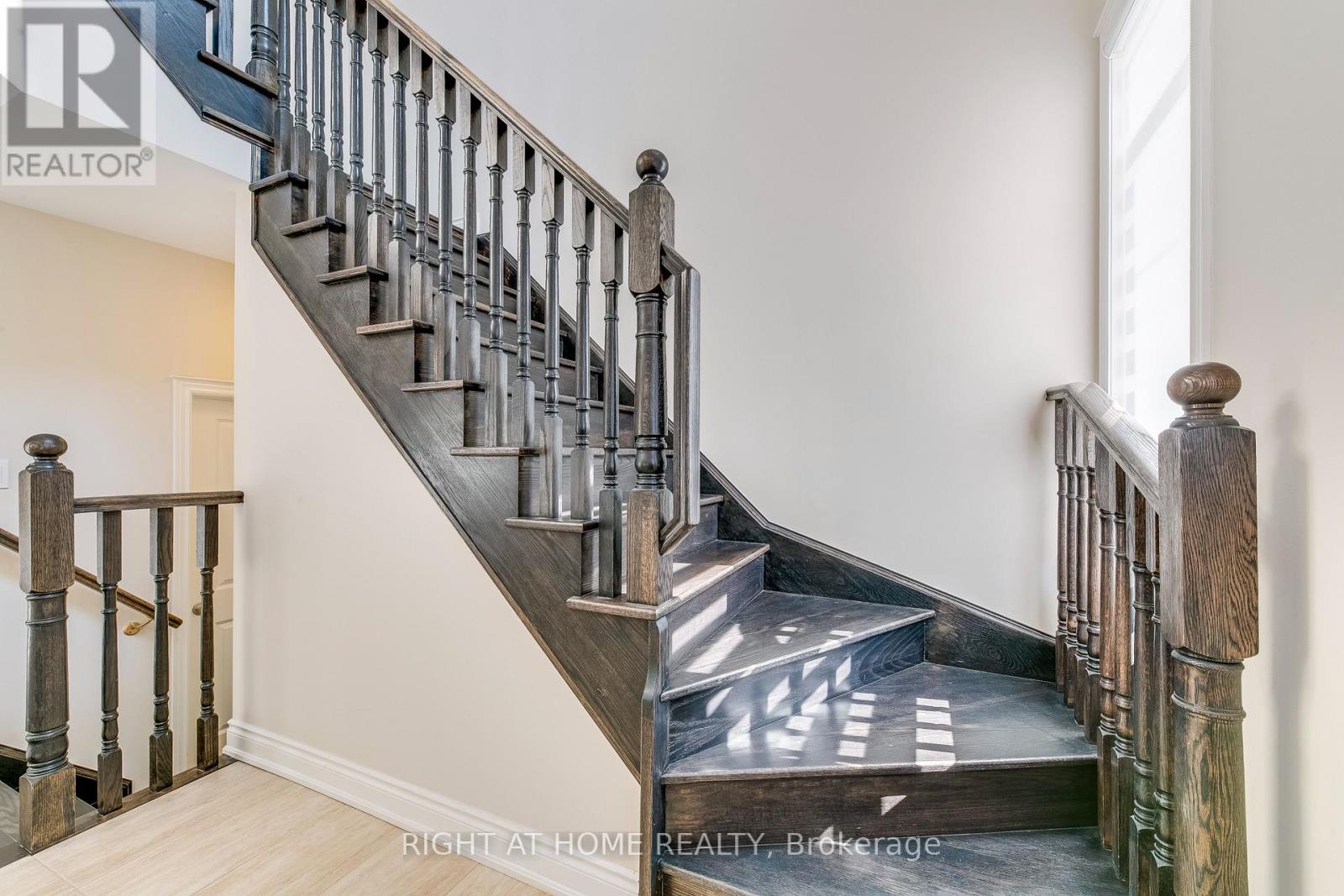 537 Terrace Way, Oakville, Ontario  L6M 1N6 - Photo 12 - W13846572