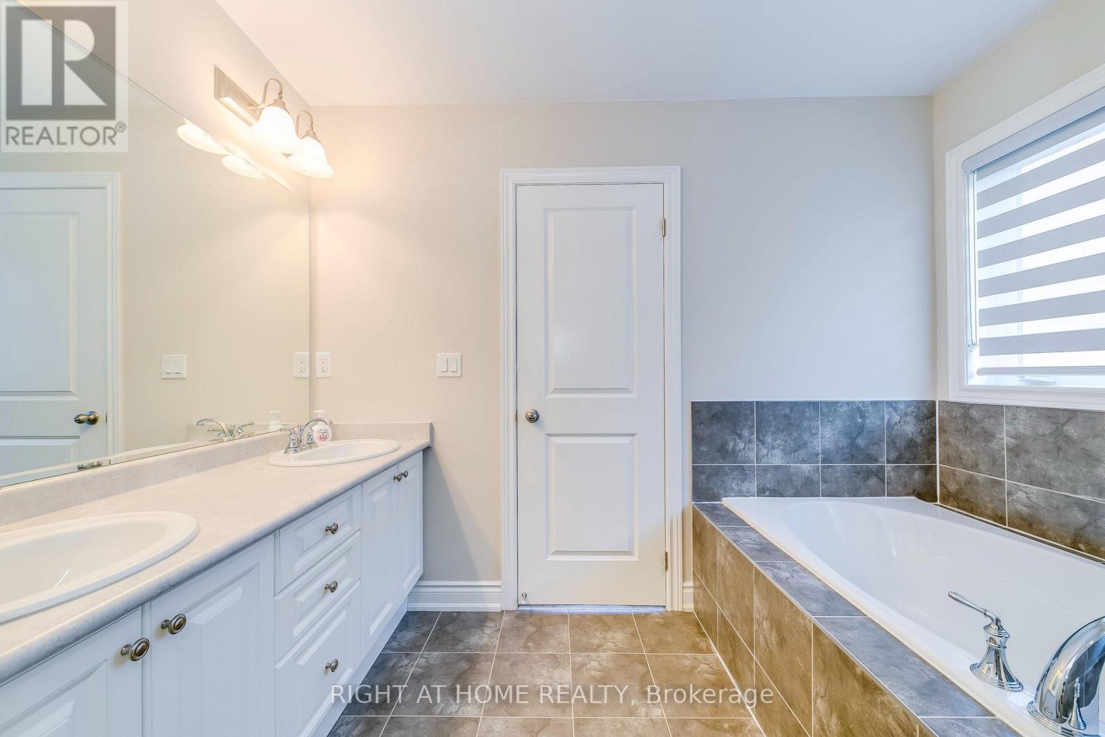 537 Terrace Way, Oakville, Ontario  L6M 1N6 - Photo 14 - W13846572