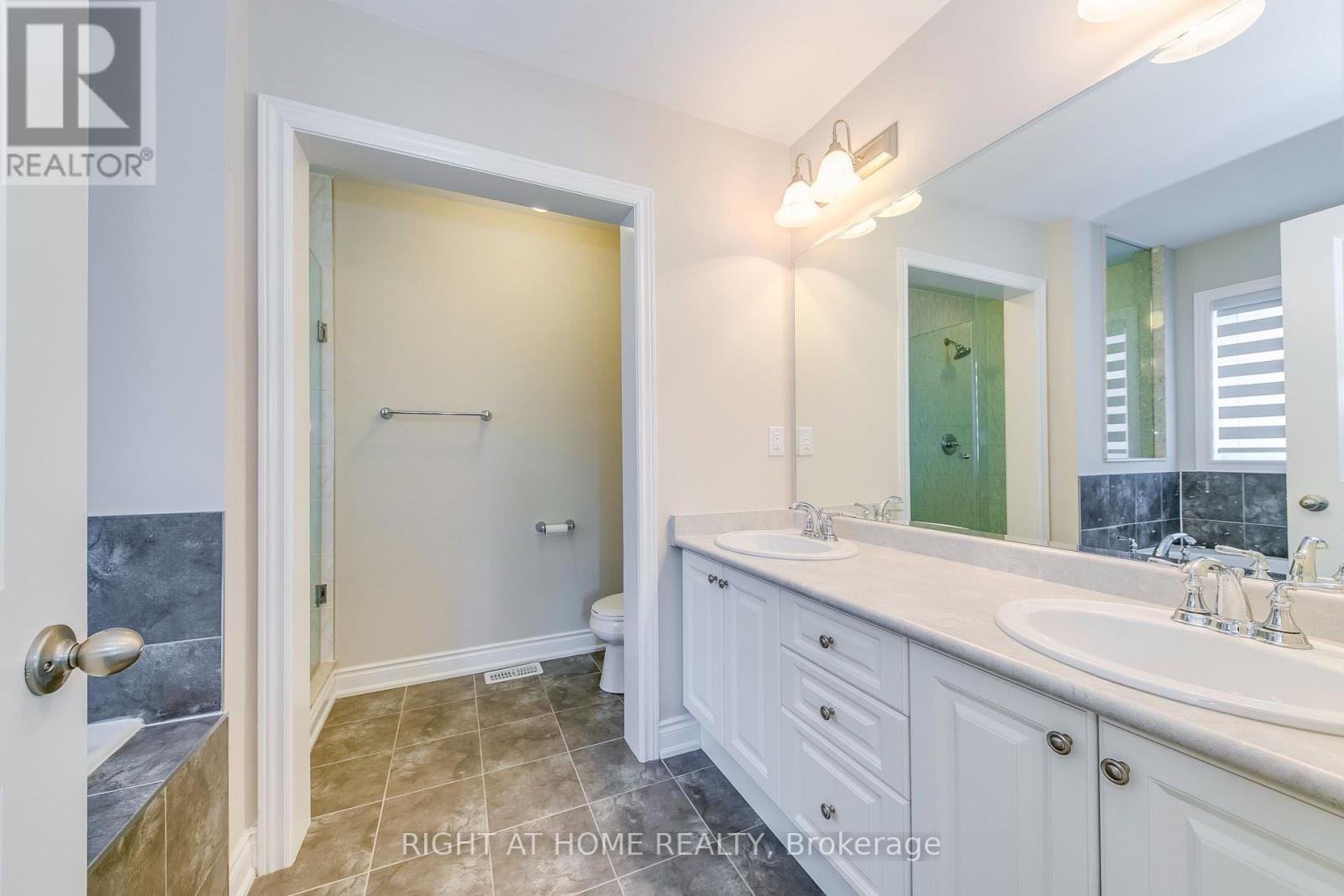 537 Terrace Way, Oakville, Ontario  L6M 1N6 - Photo 15 - W13846572