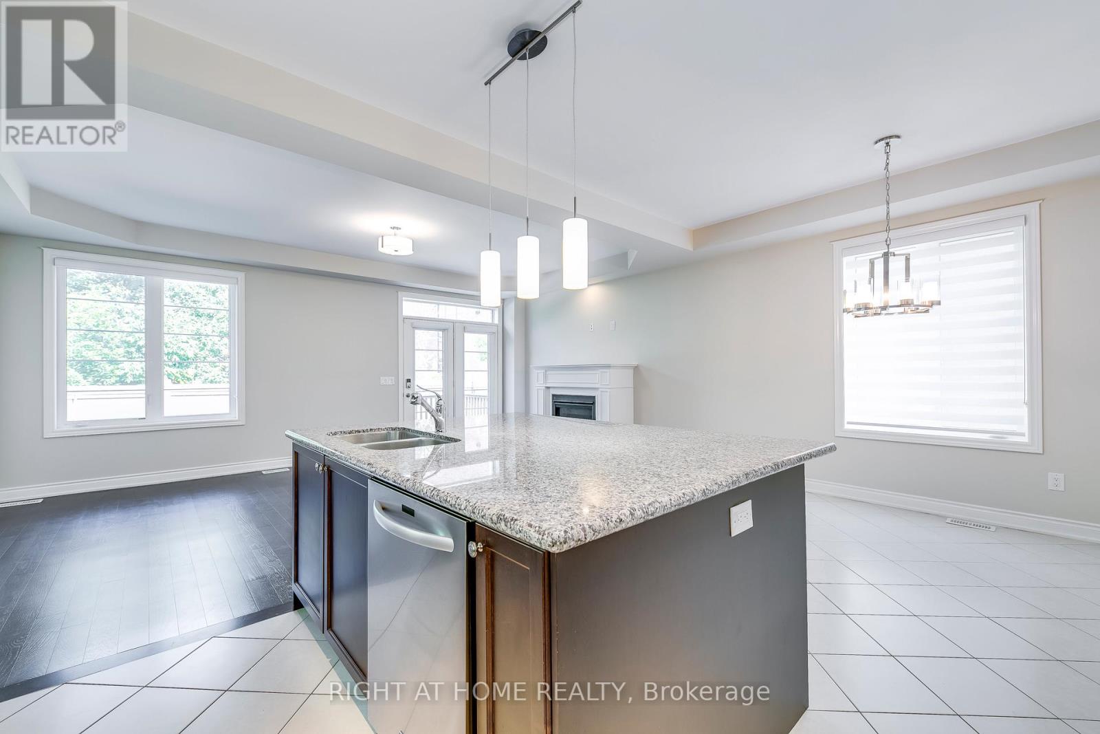 537 Terrace Way, Oakville, Ontario  L6M 1N6 - Photo 6 - W13846572