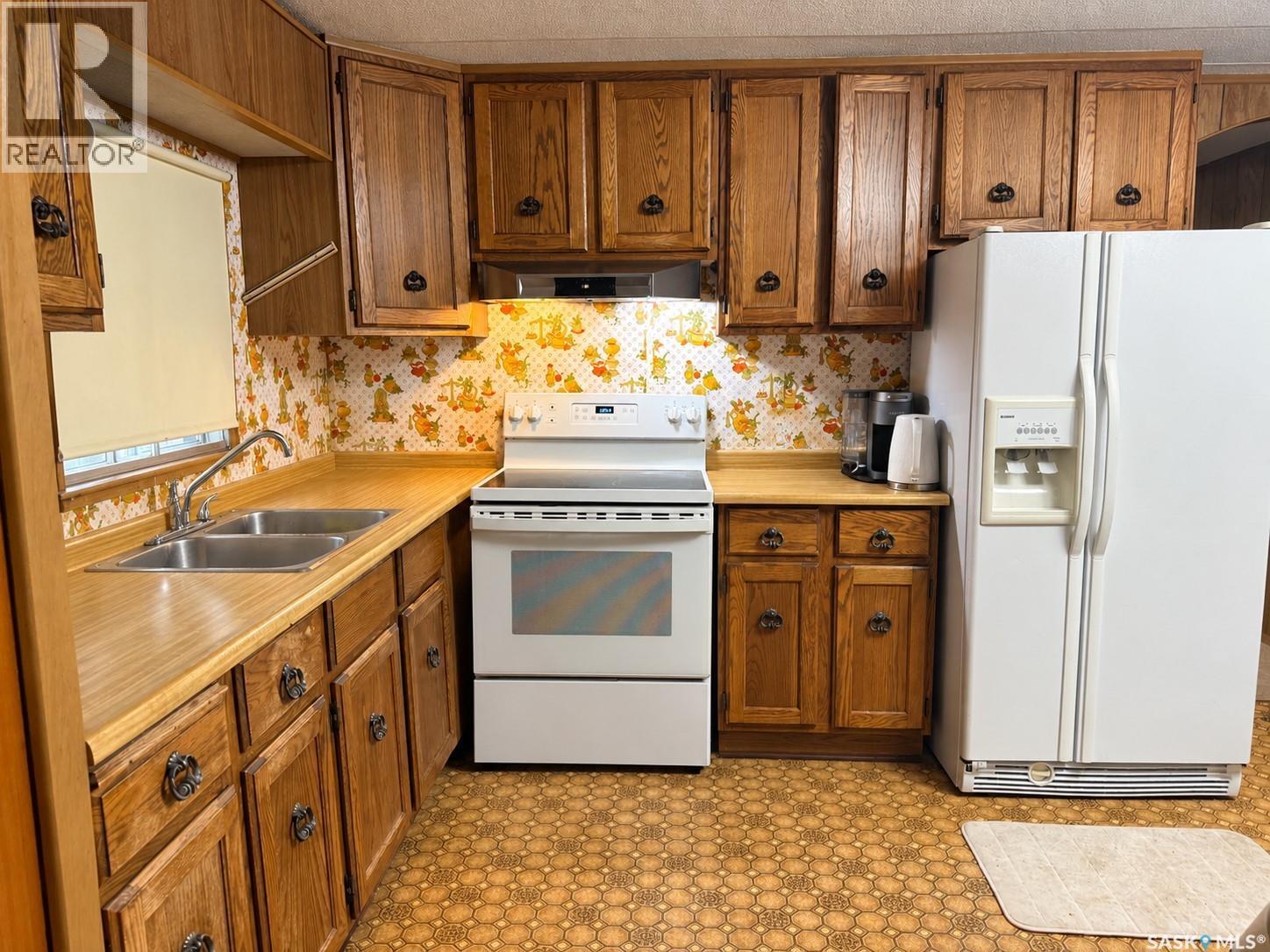 425 Park Avenue, Outlook, Saskatchewan  S0L 2N0 - Photo 2 - SK049894
